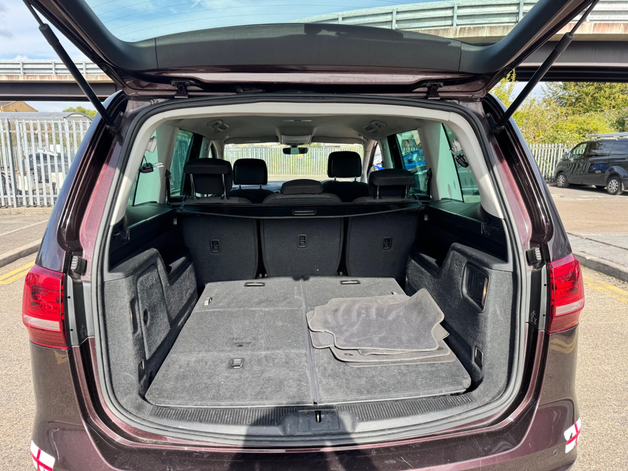 Volkswagen Sharan view 40