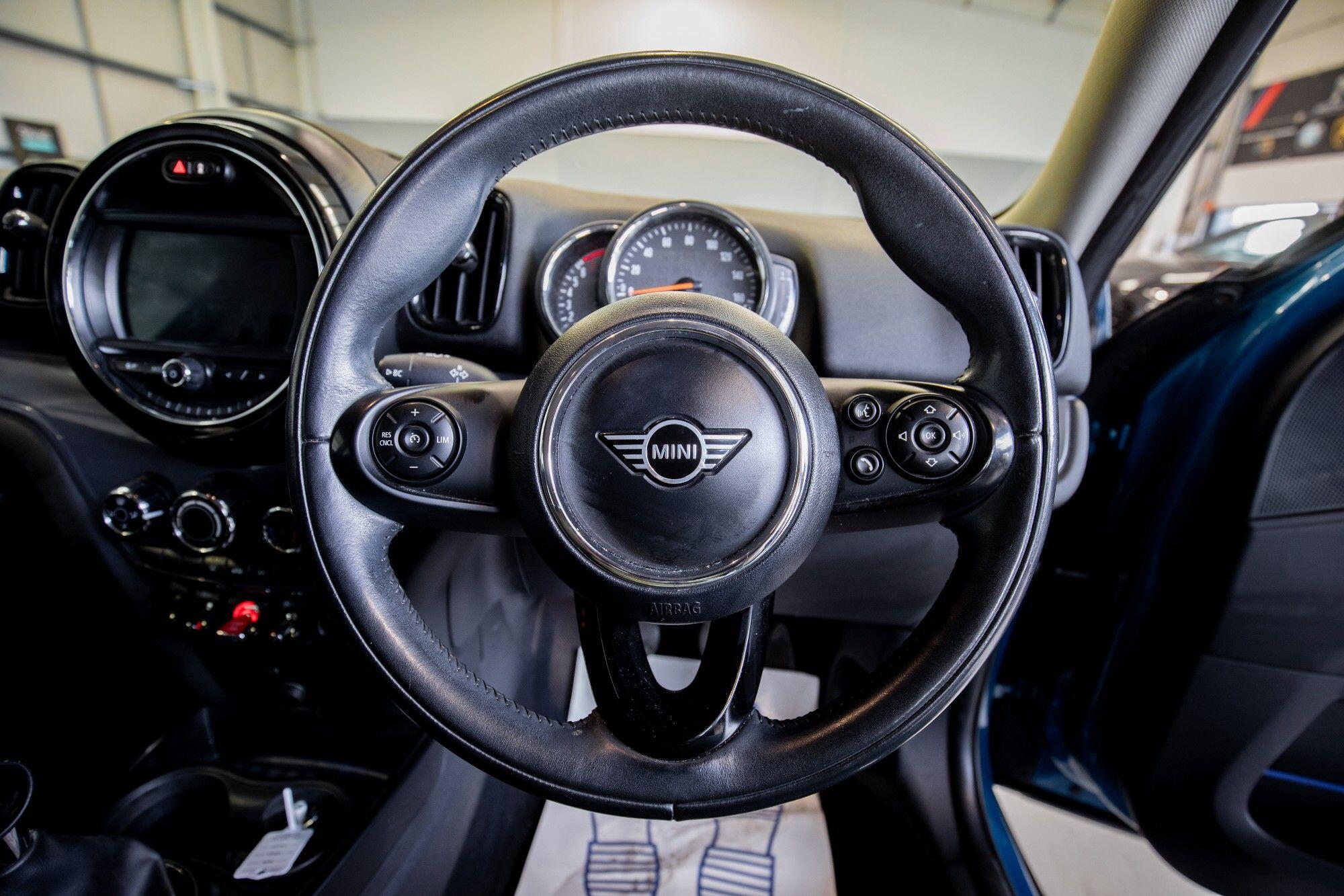 Mini Countryman view 19