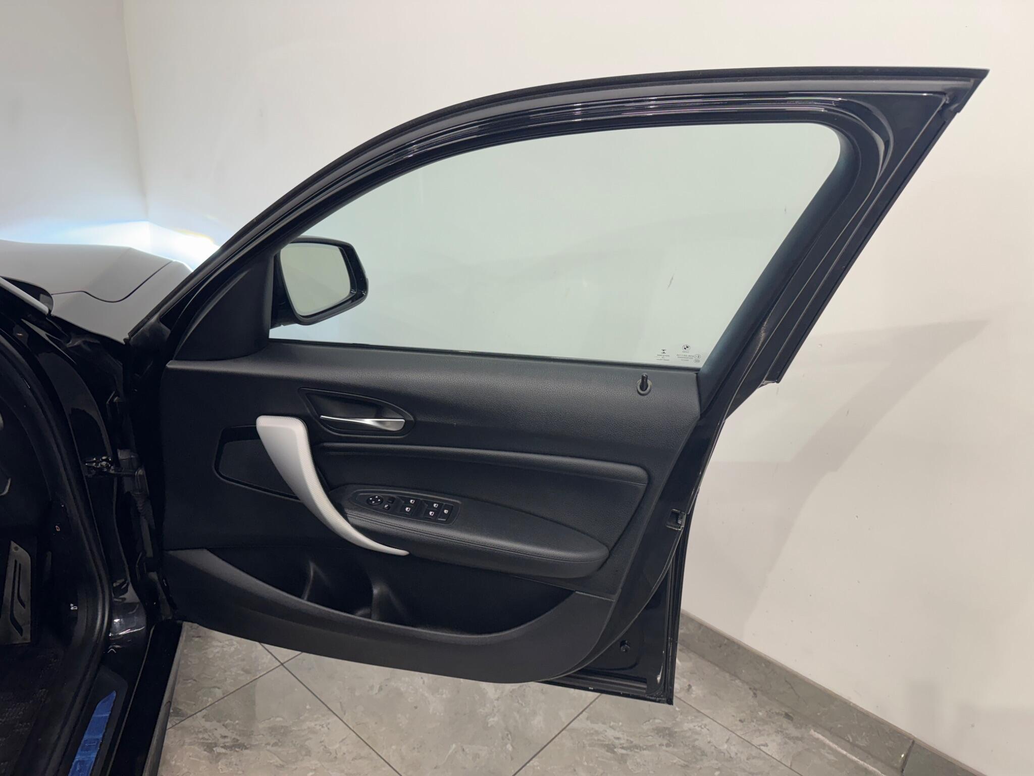 BMW 1 Series view 12