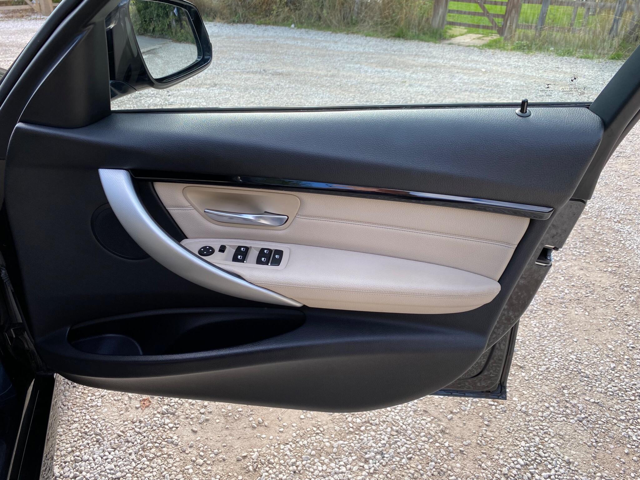BMW 3 Series view 27