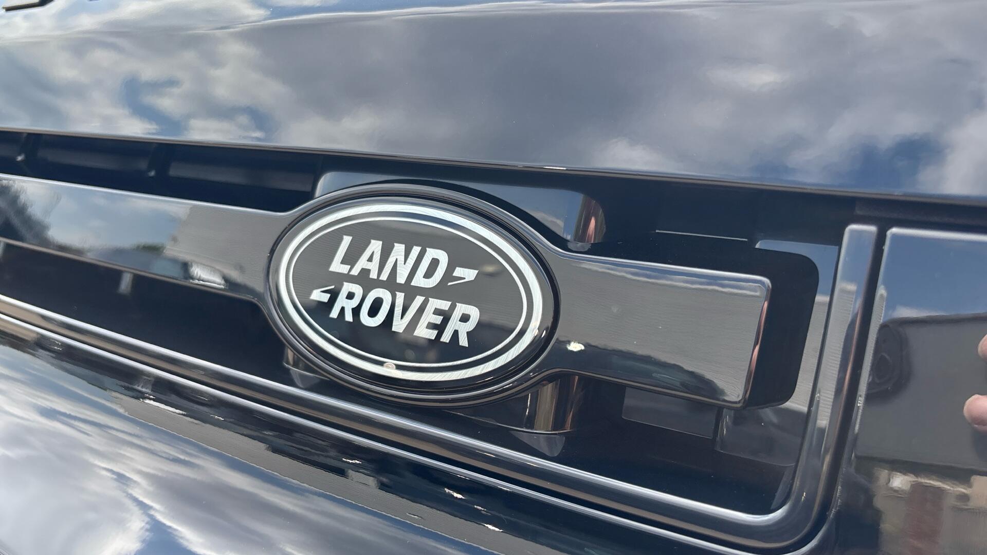 Land Rover Defender view 59