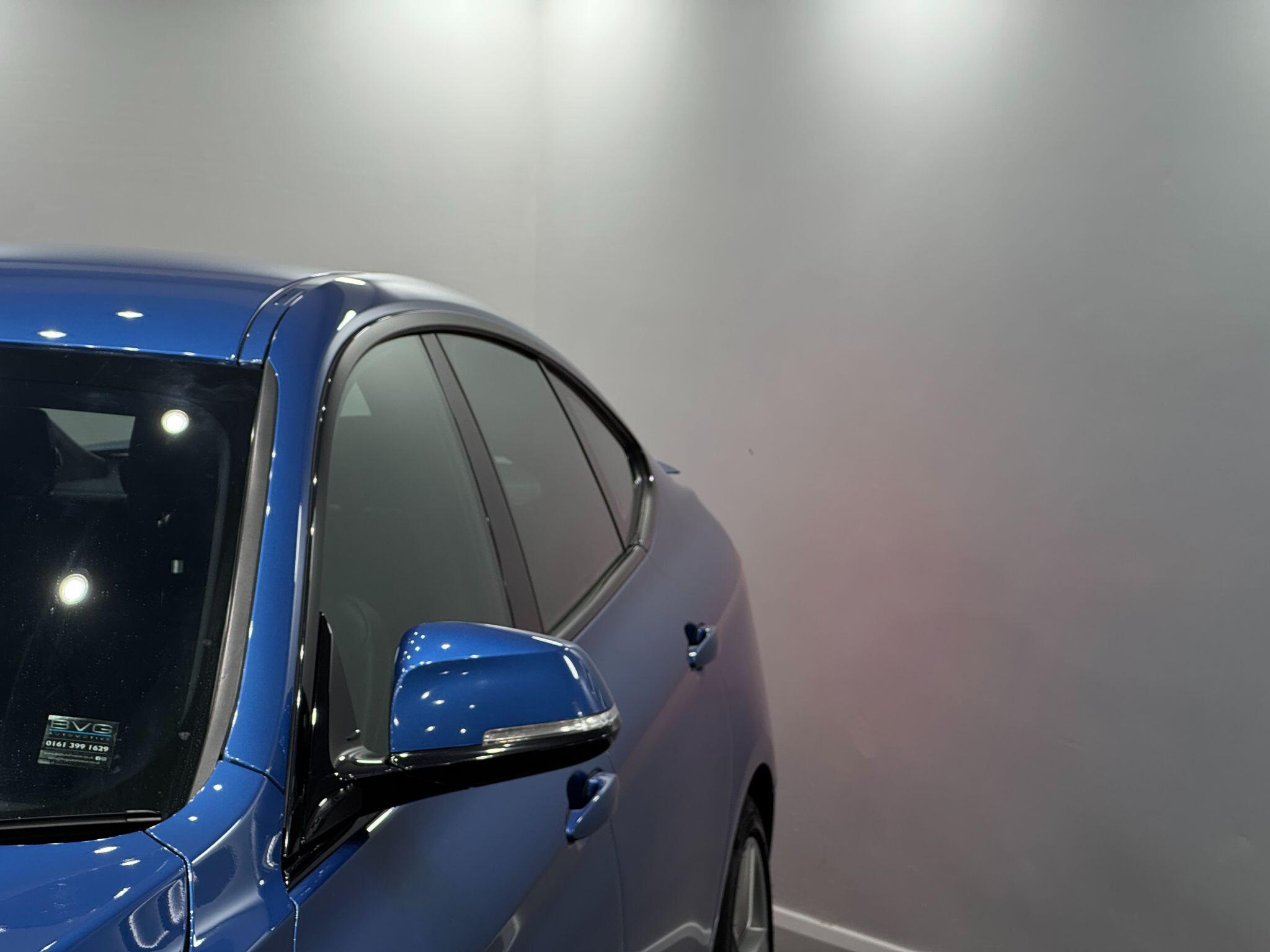 BMW 3 Series view 11