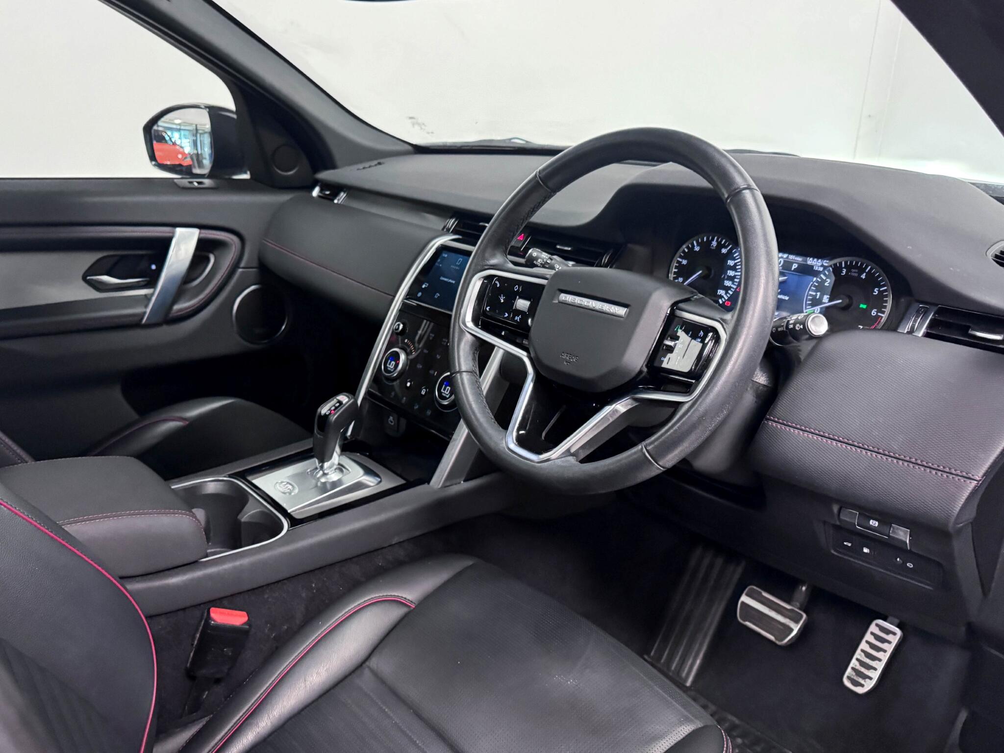 Land Rover Discovery Sport view 32