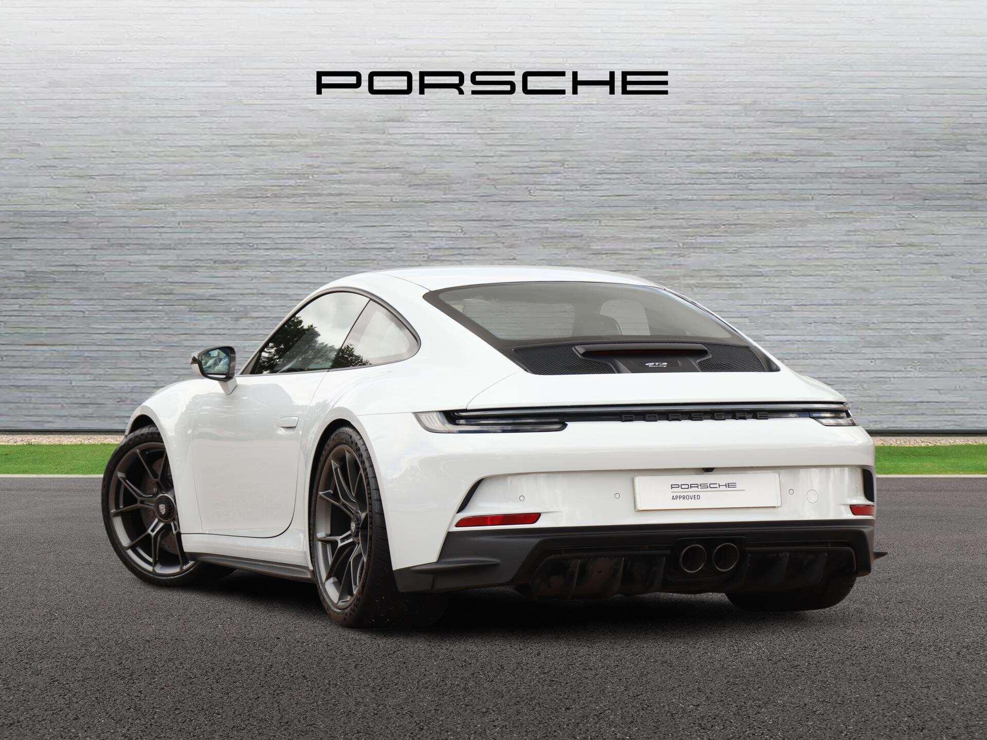 Porsche 911 view 5