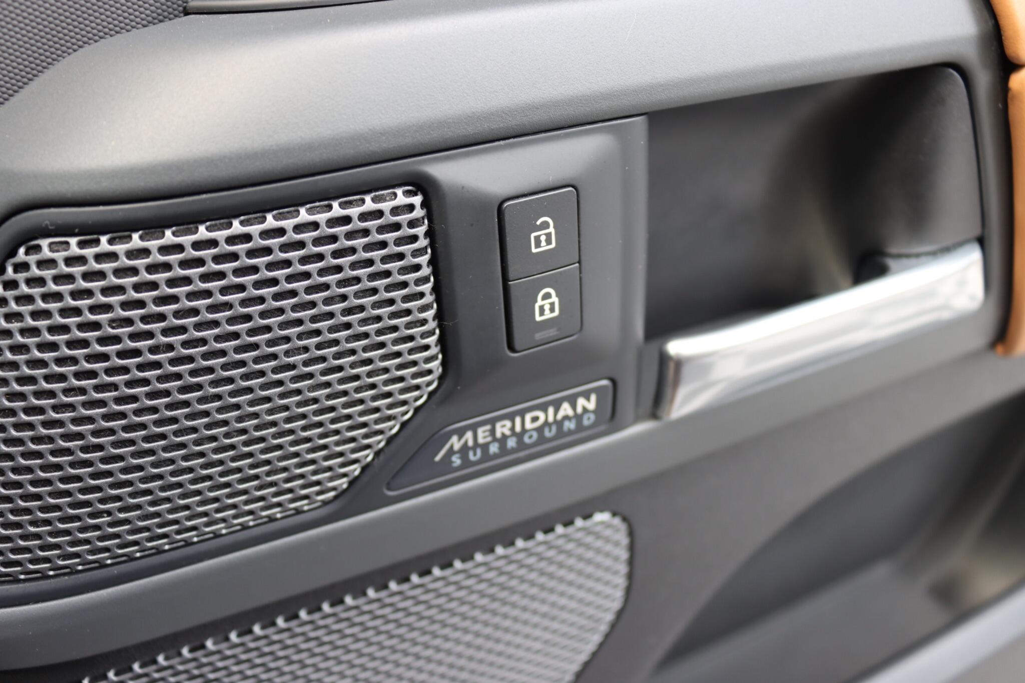Land Rover Defender view 42