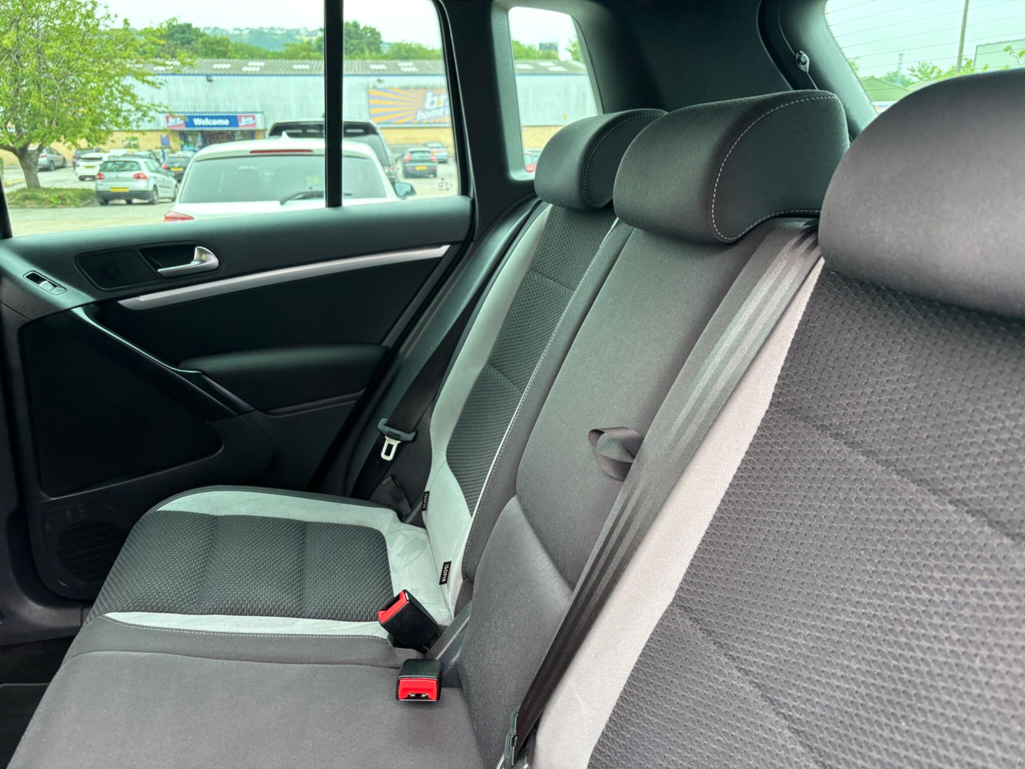Volkswagen Tiguan view 16