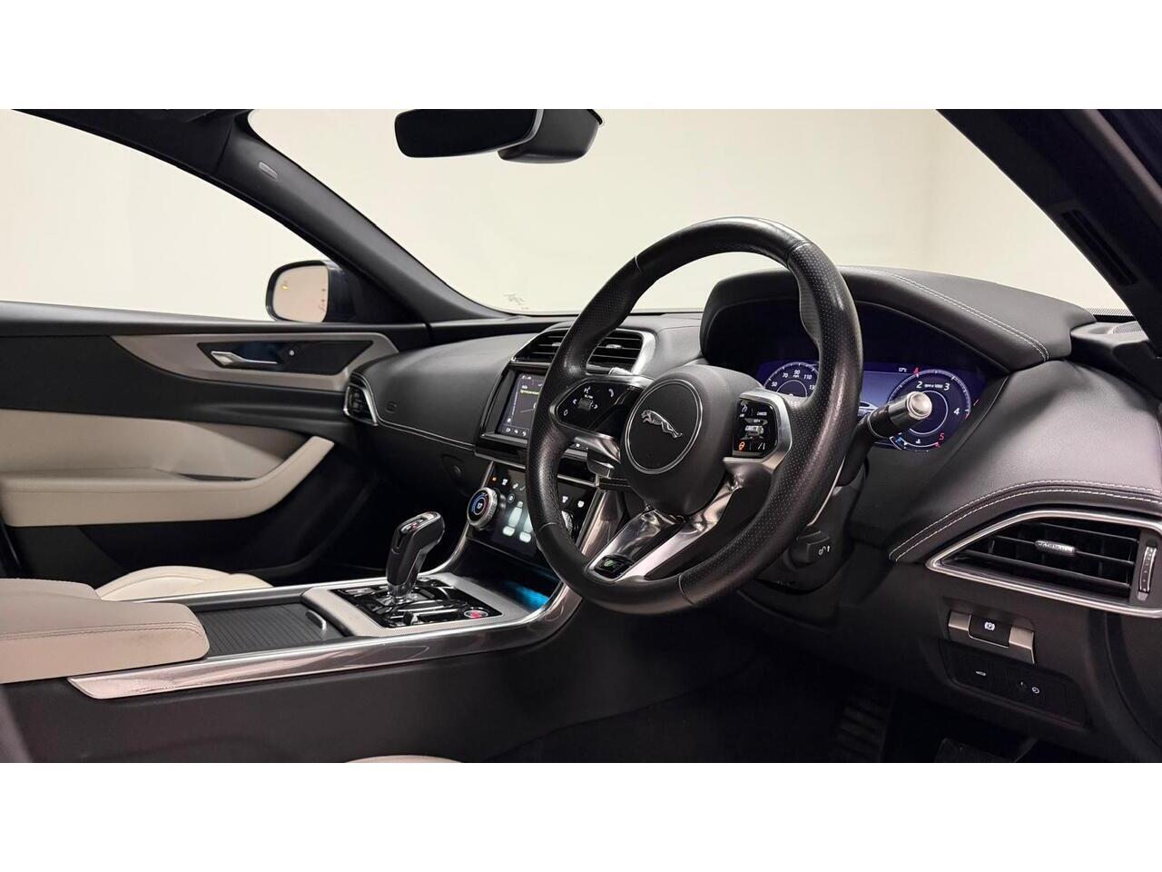 Jaguar Xe view 23