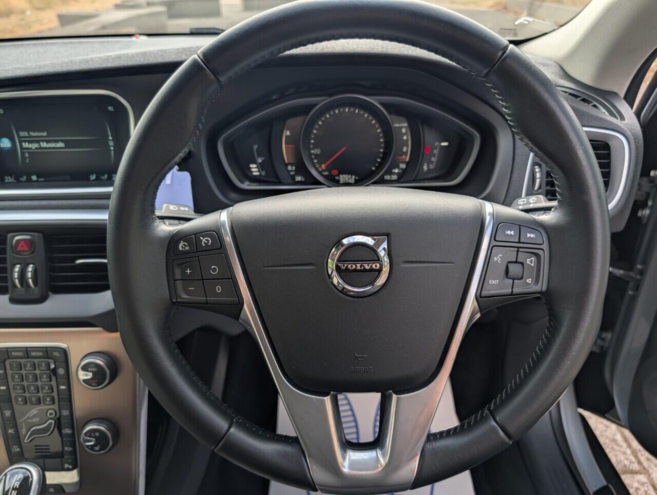 Volvo V40 Cross Country view 32