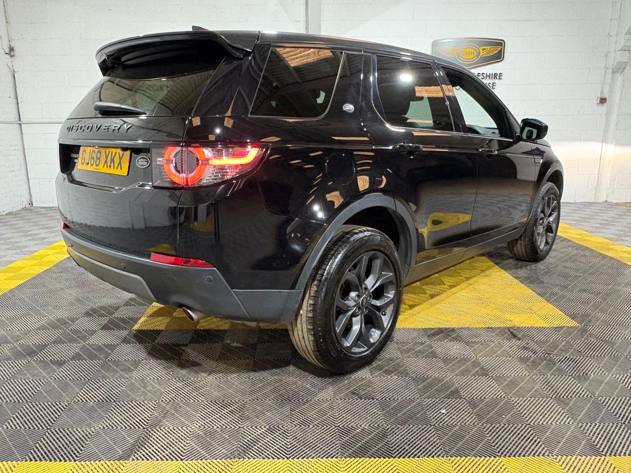 Land Rover Discovery Sport view 4