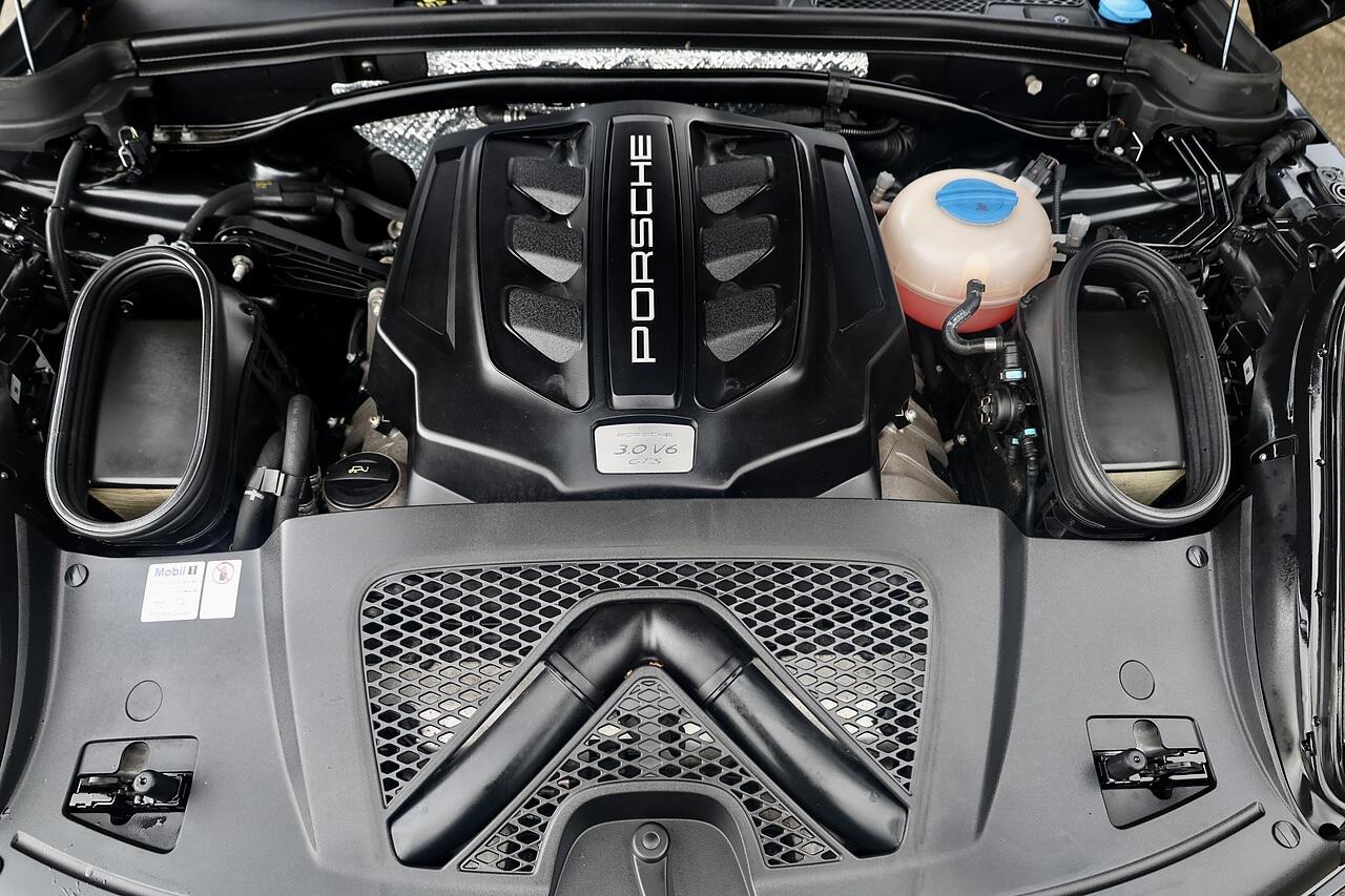Porsche Macan view 21