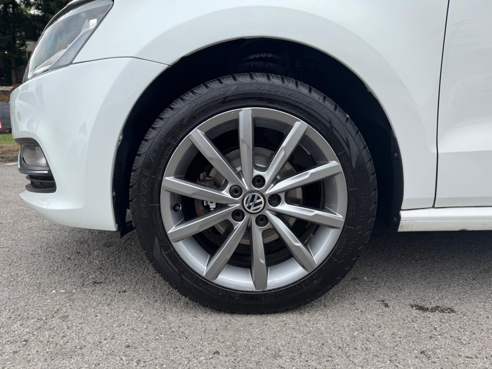 Volkswagen Polo view 5