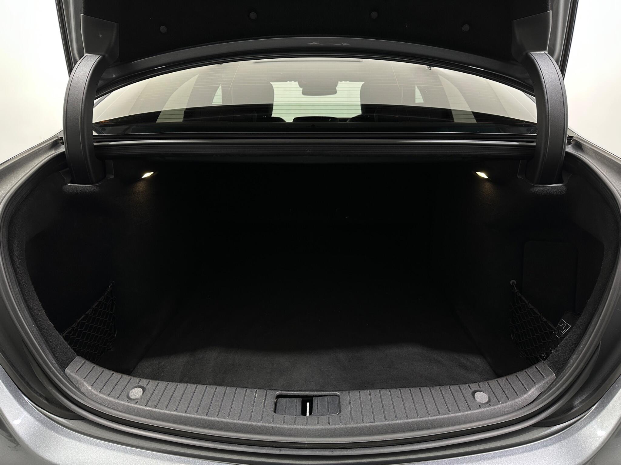 Mercedes-Benz S-Class view 48