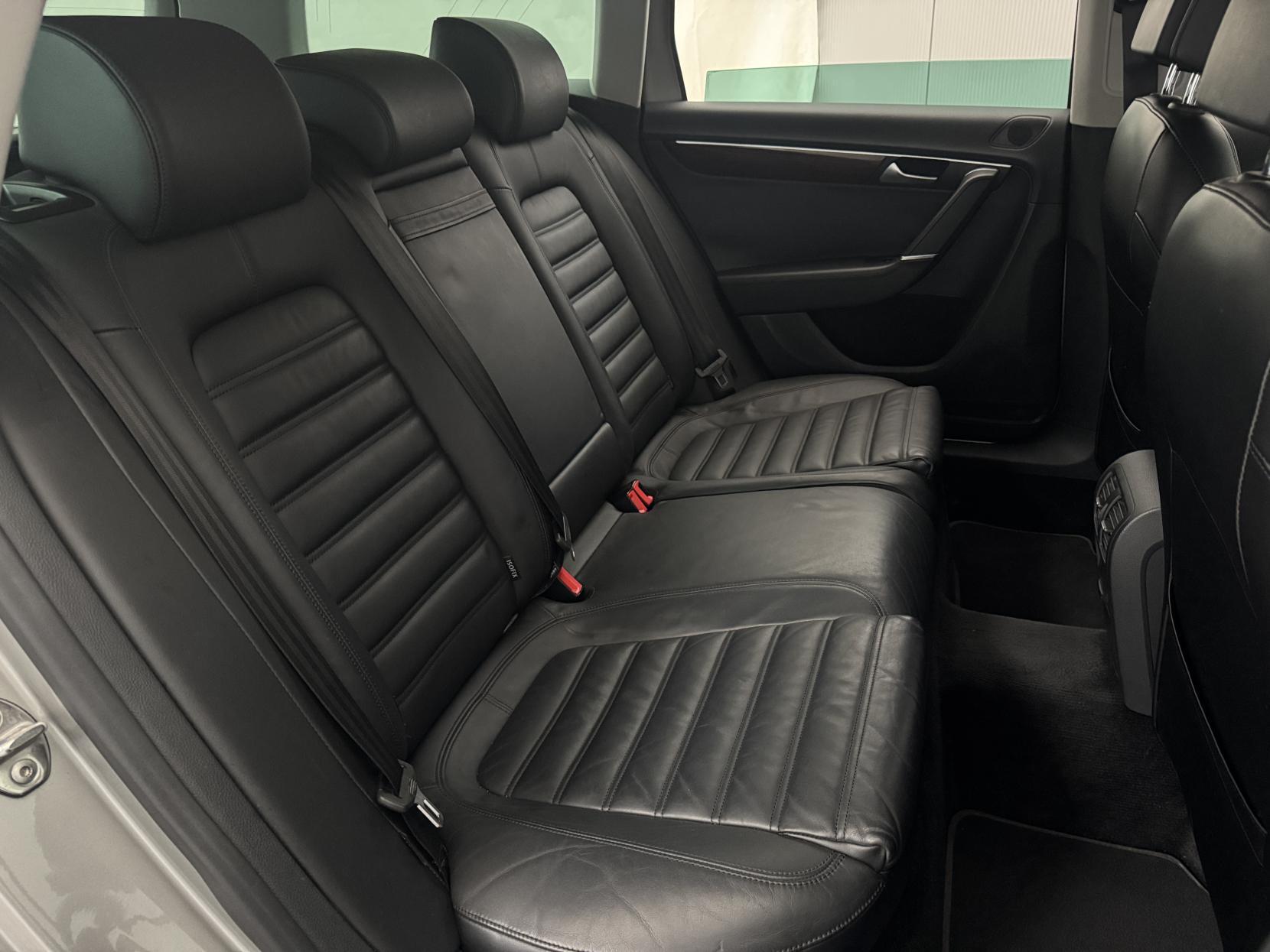 Volkswagen Passat view 57