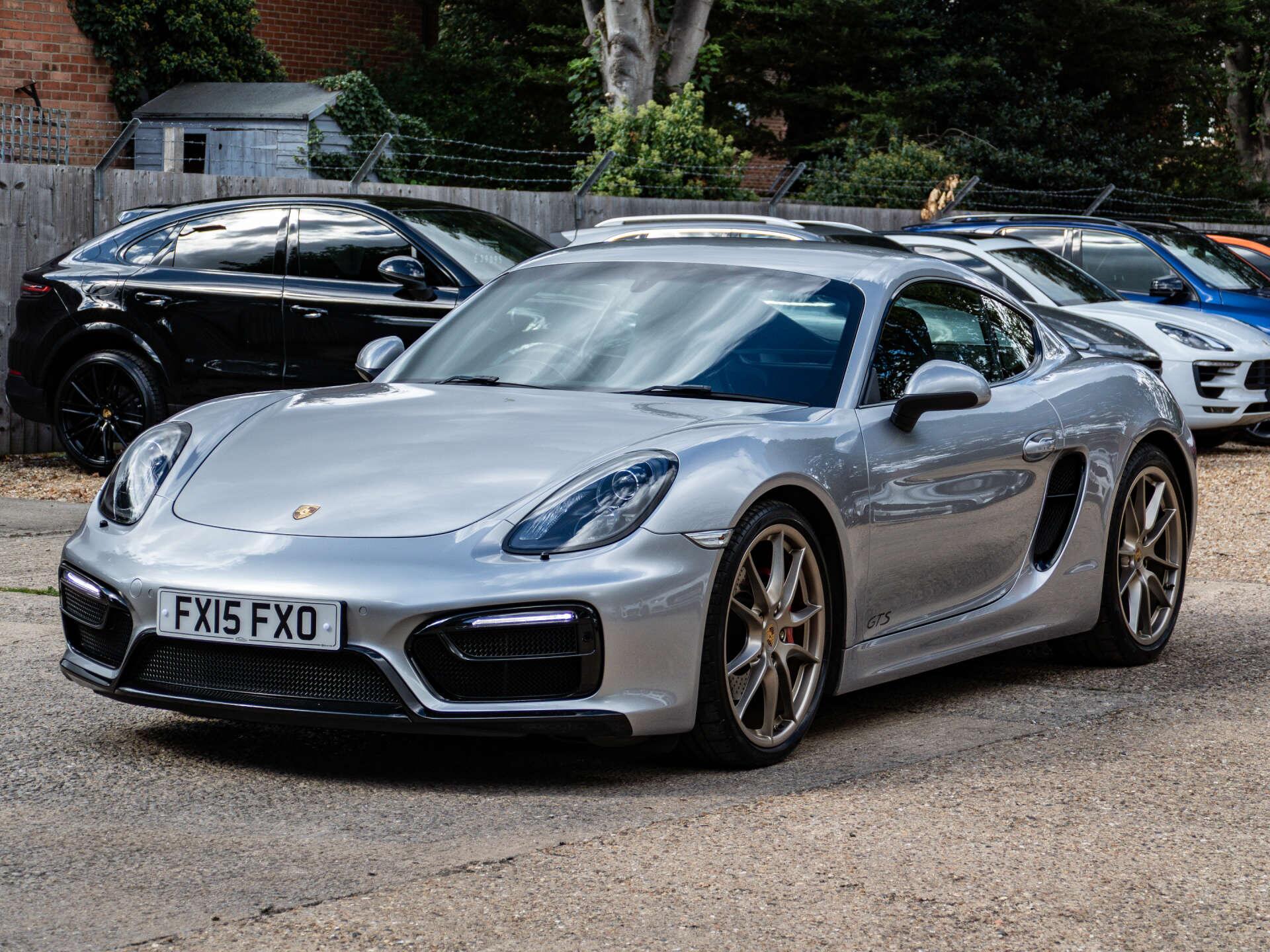 Porsche Cayman view 11