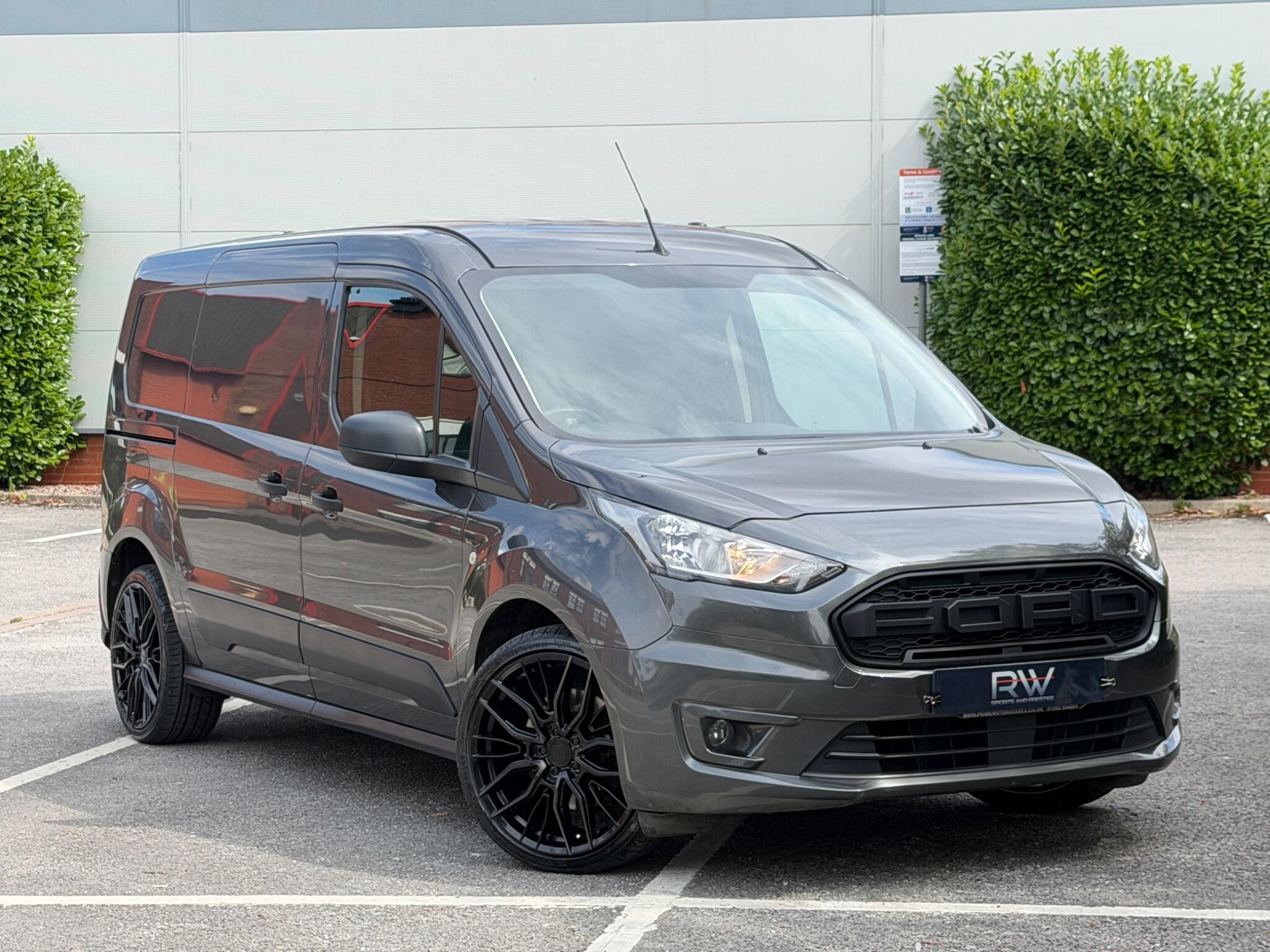 Ford Transit Connect view 9