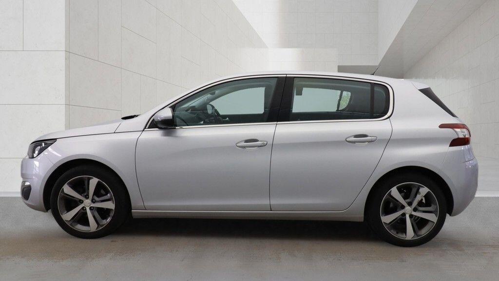 Peugeot 308 view 9