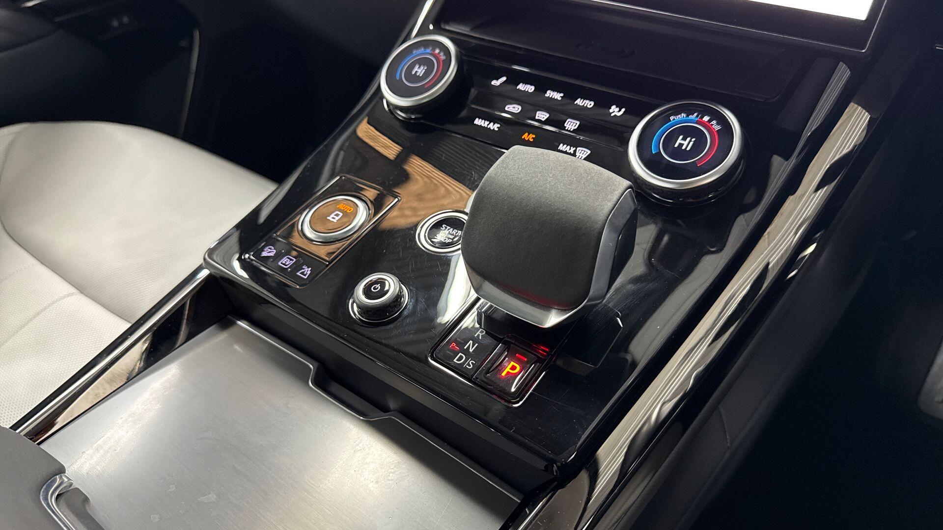 Land Rover Range Rover Sport view 13