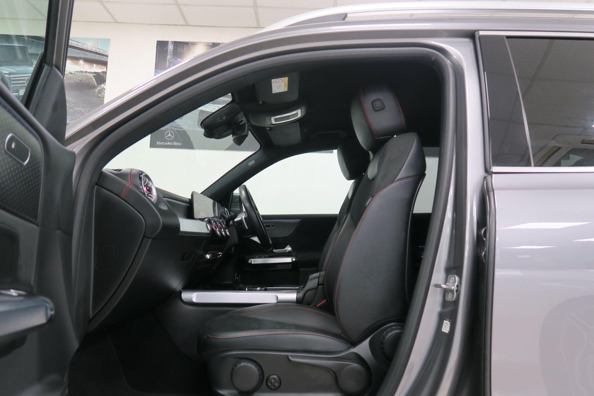 Mercedes-Benz Eqb view 9