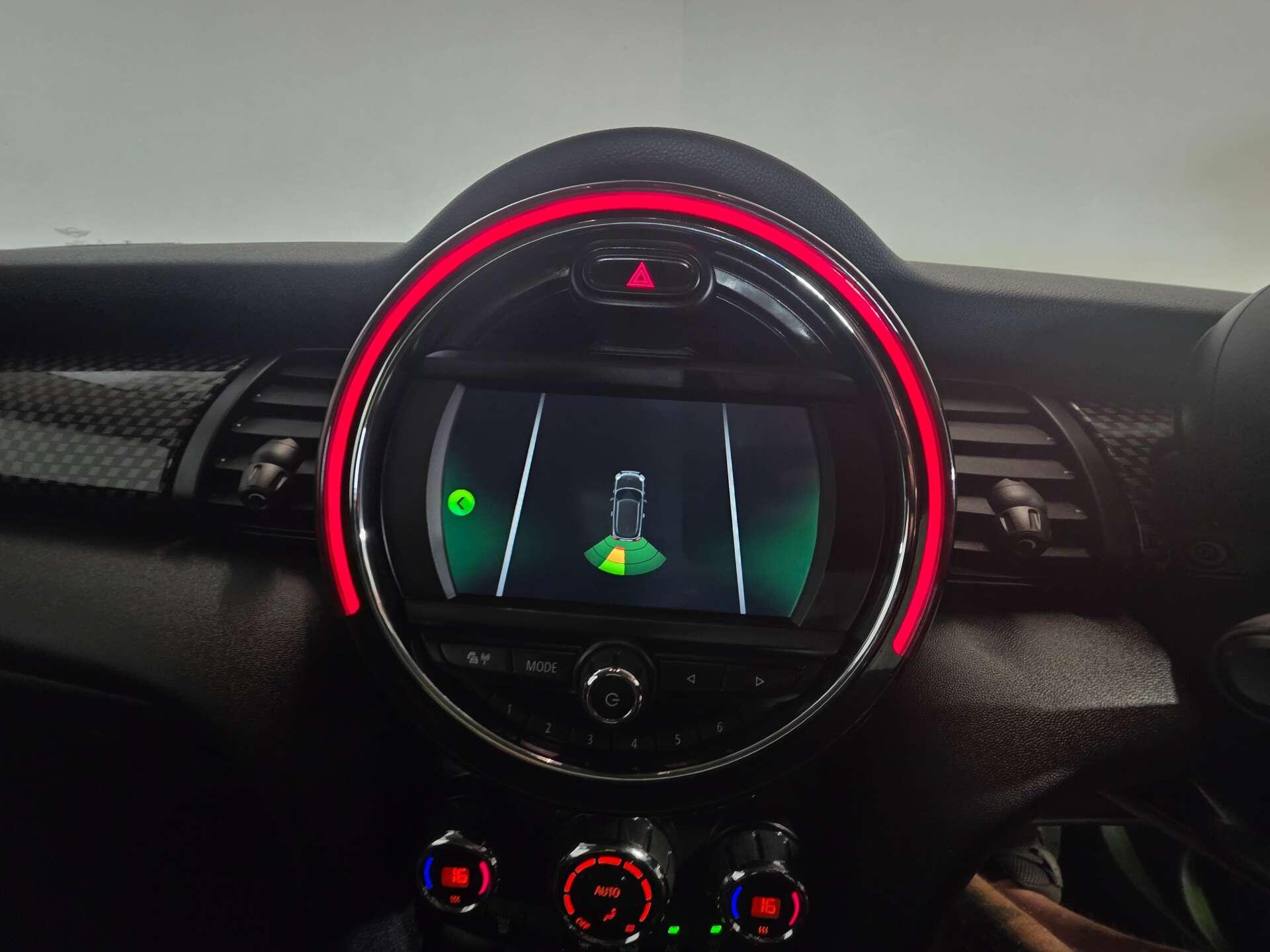 Mini Hatch view 28