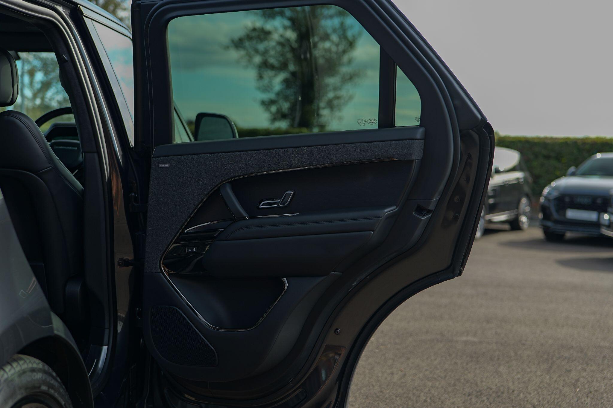 Land Rover Range Rover Sport view 32
