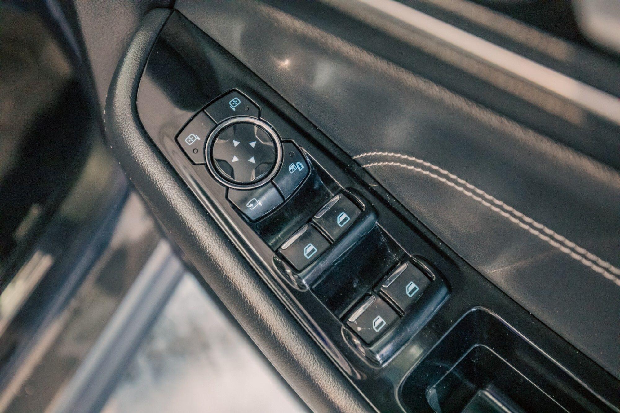 Ford Galaxy view 10