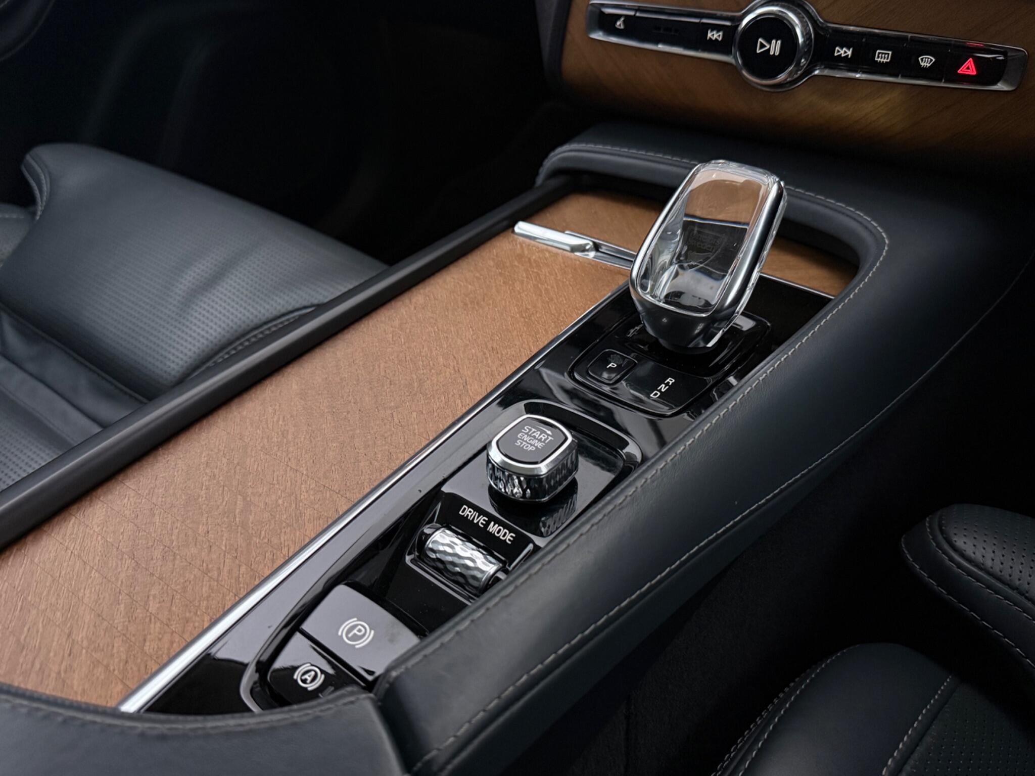 Volvo XC90 view 22
