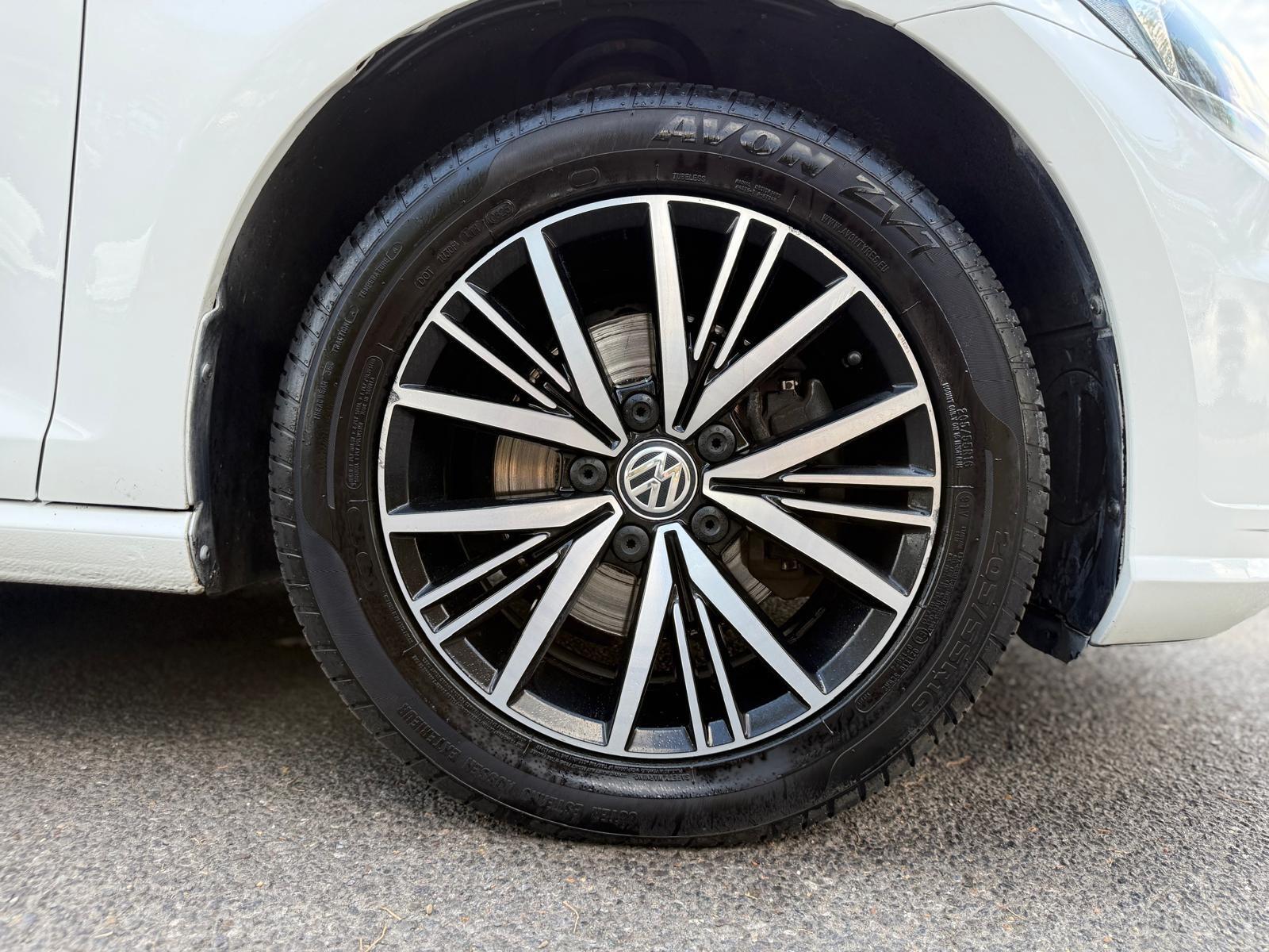 Volkswagen Golf view 30
