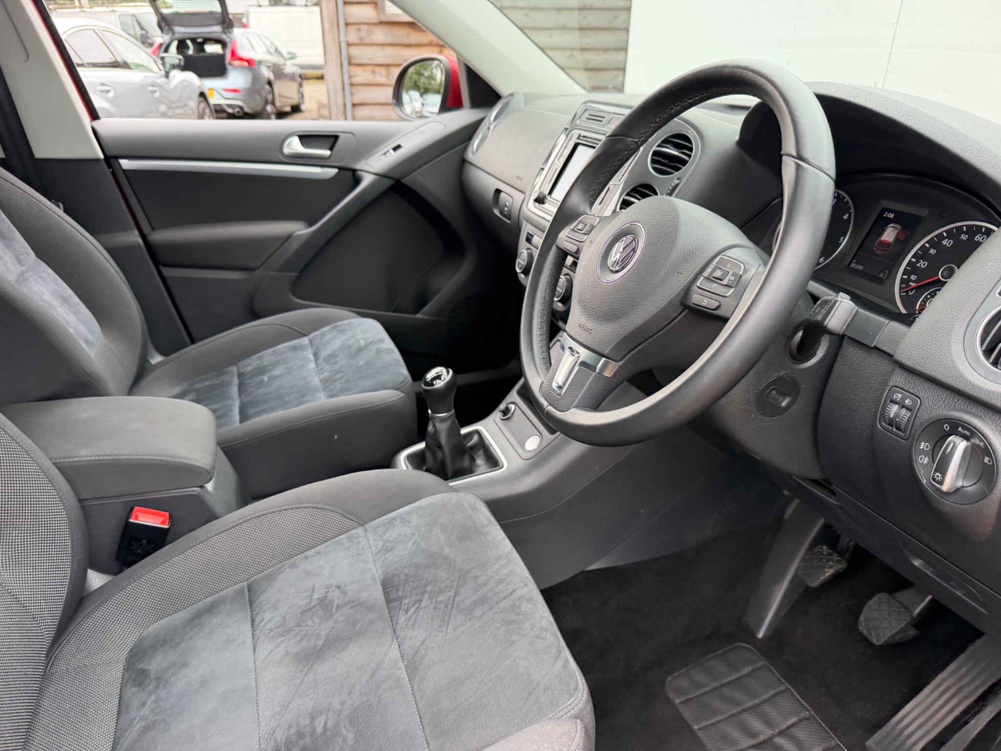 Volkswagen Tiguan view 15