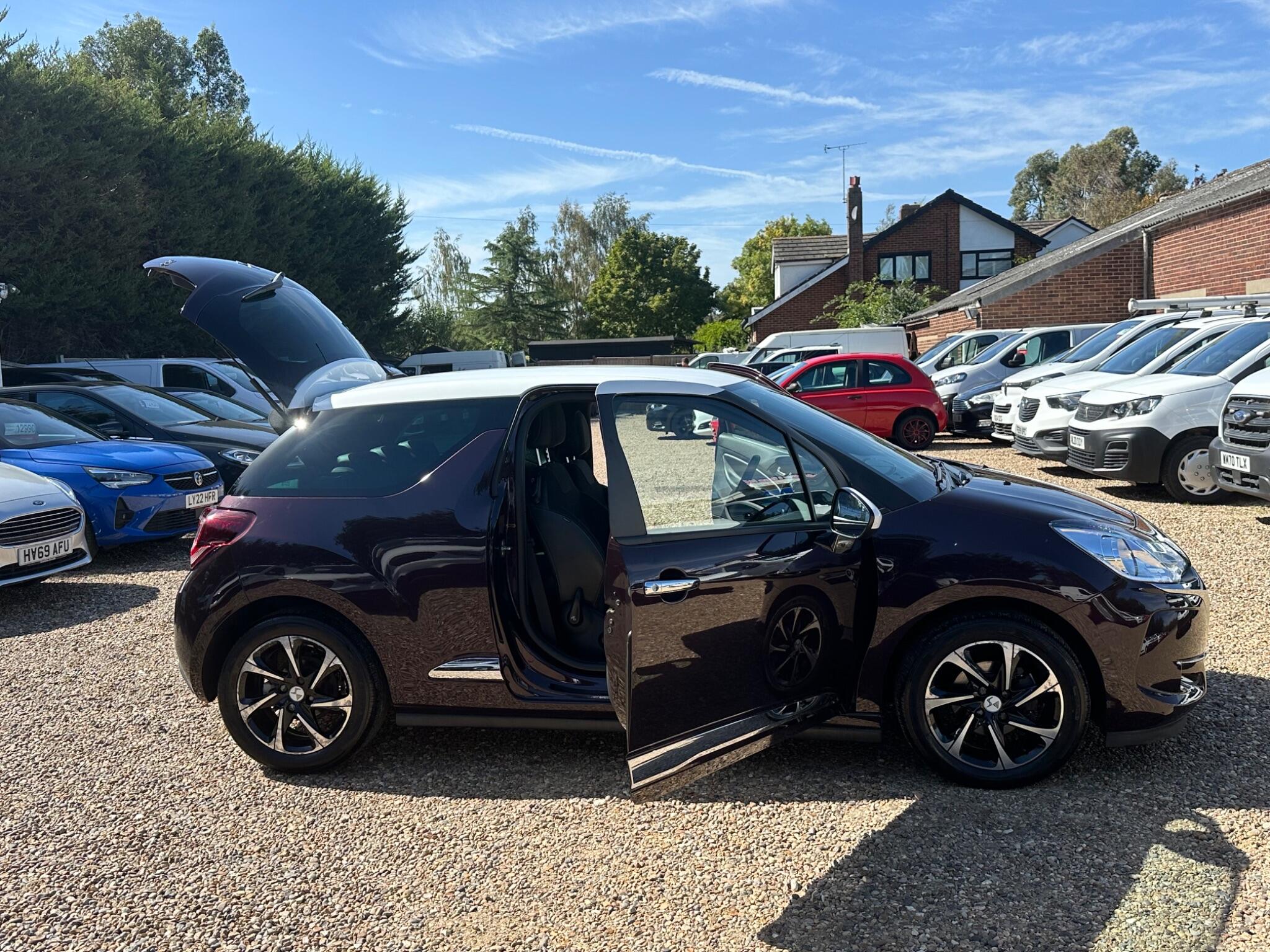 DS Automobiles DS 3 view 23