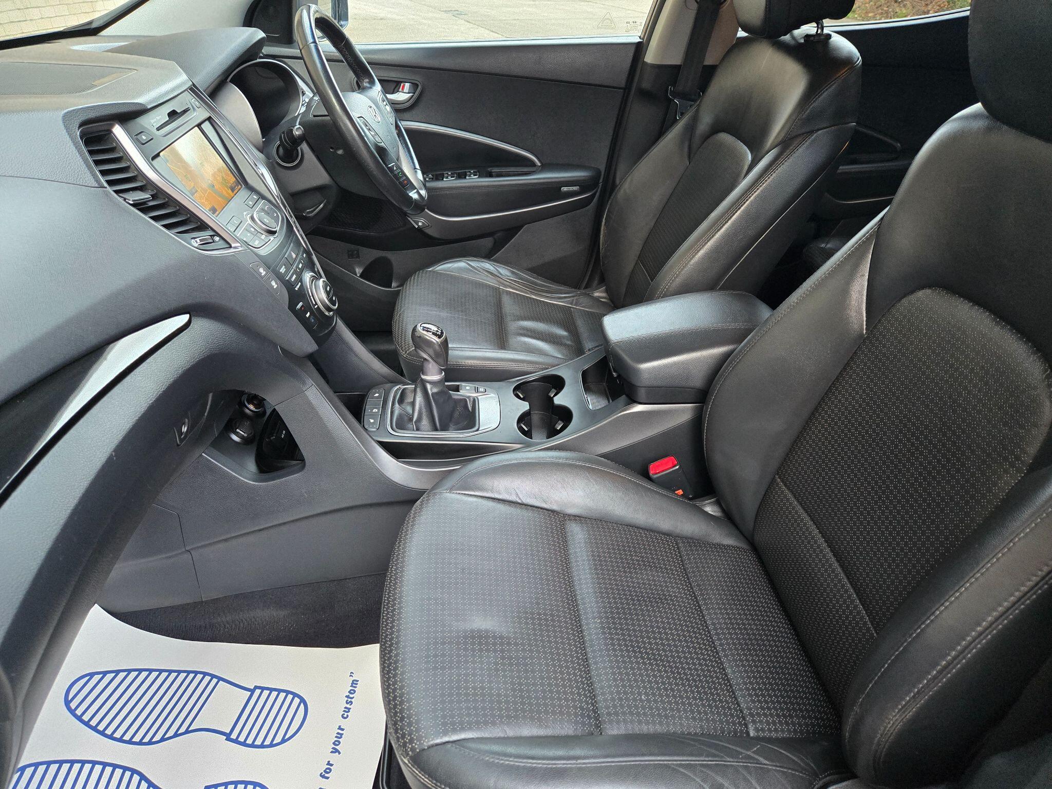 2014 Hyundai Santa Fe image 9