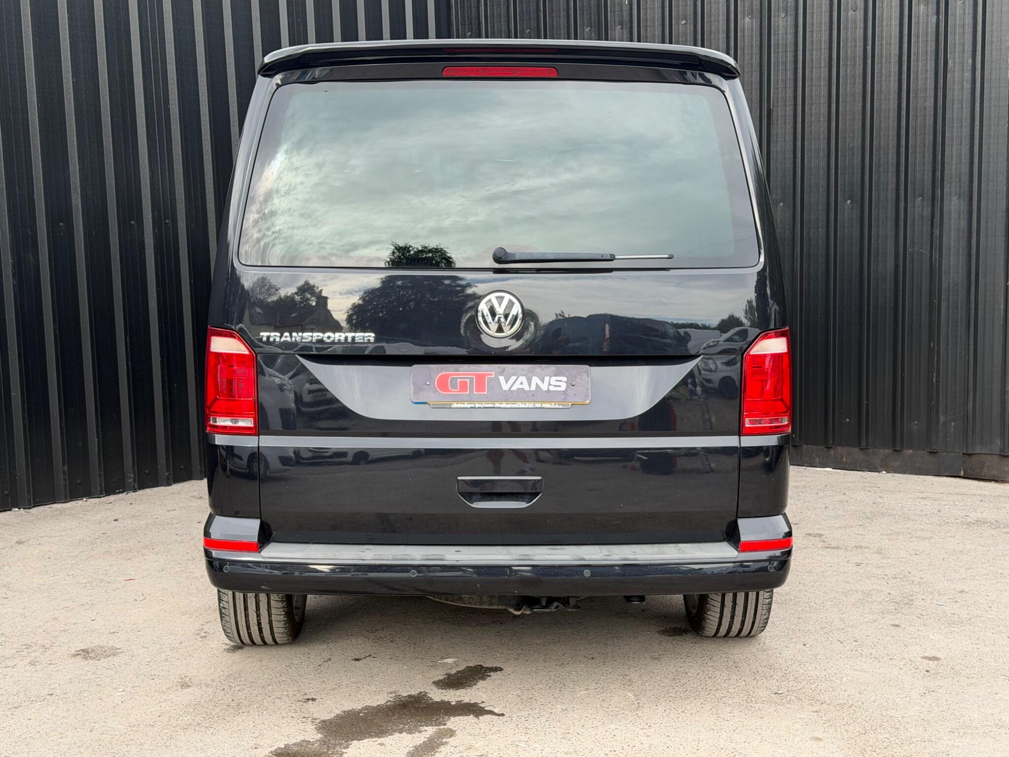 Volkswagen Transporter view 18