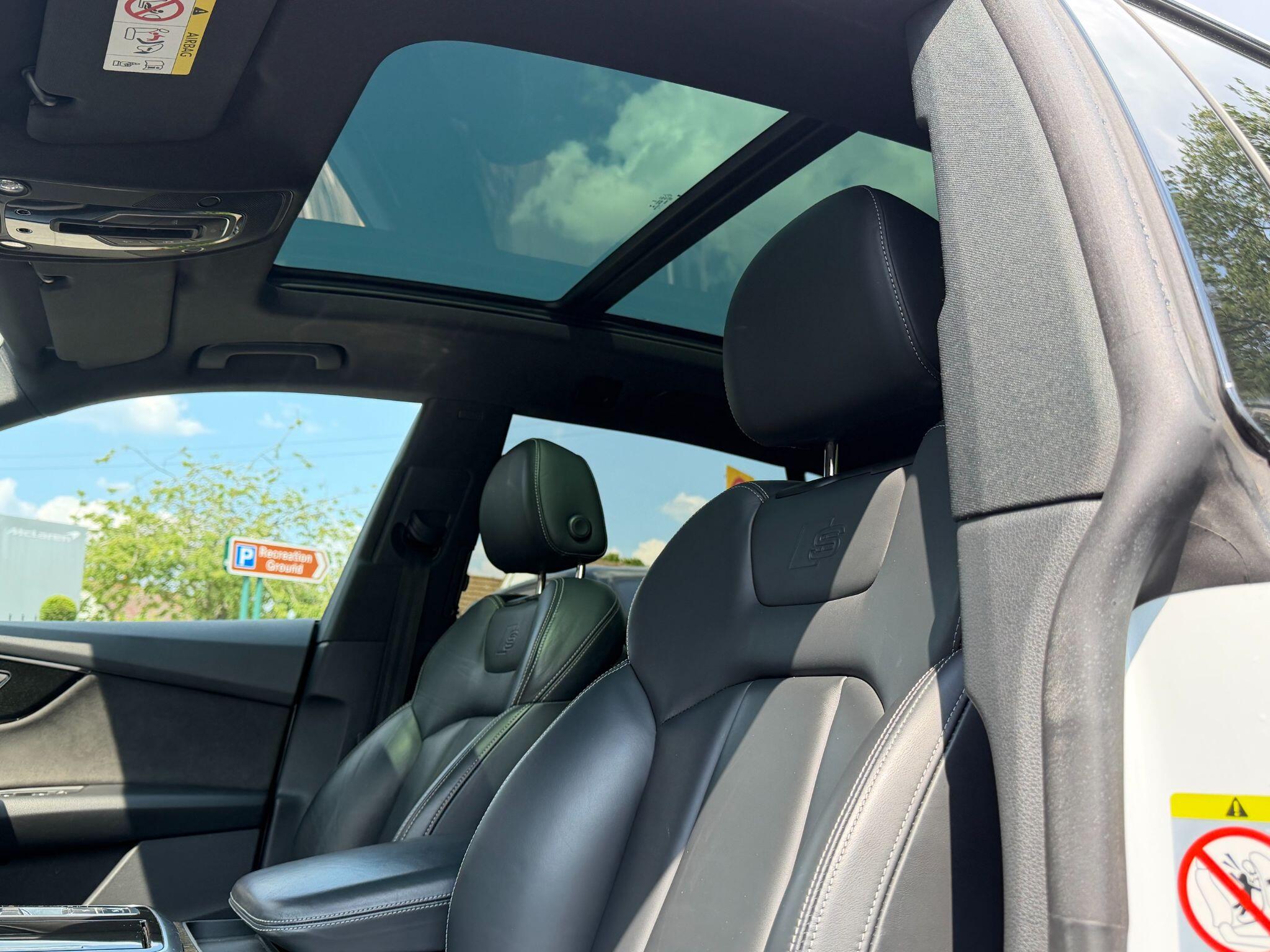 Audi Audi Q8 view 10
