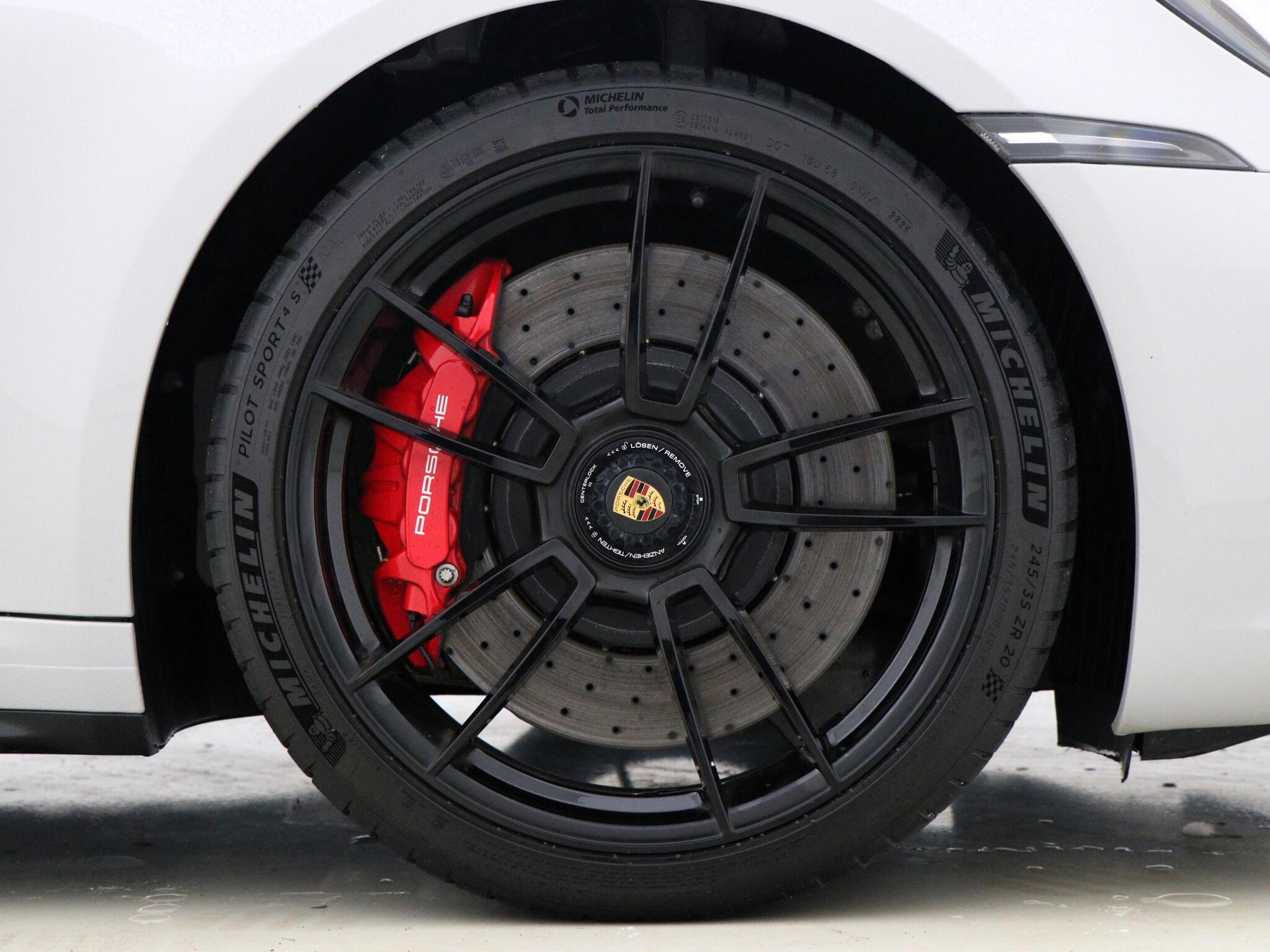 Porsche 911 view 4