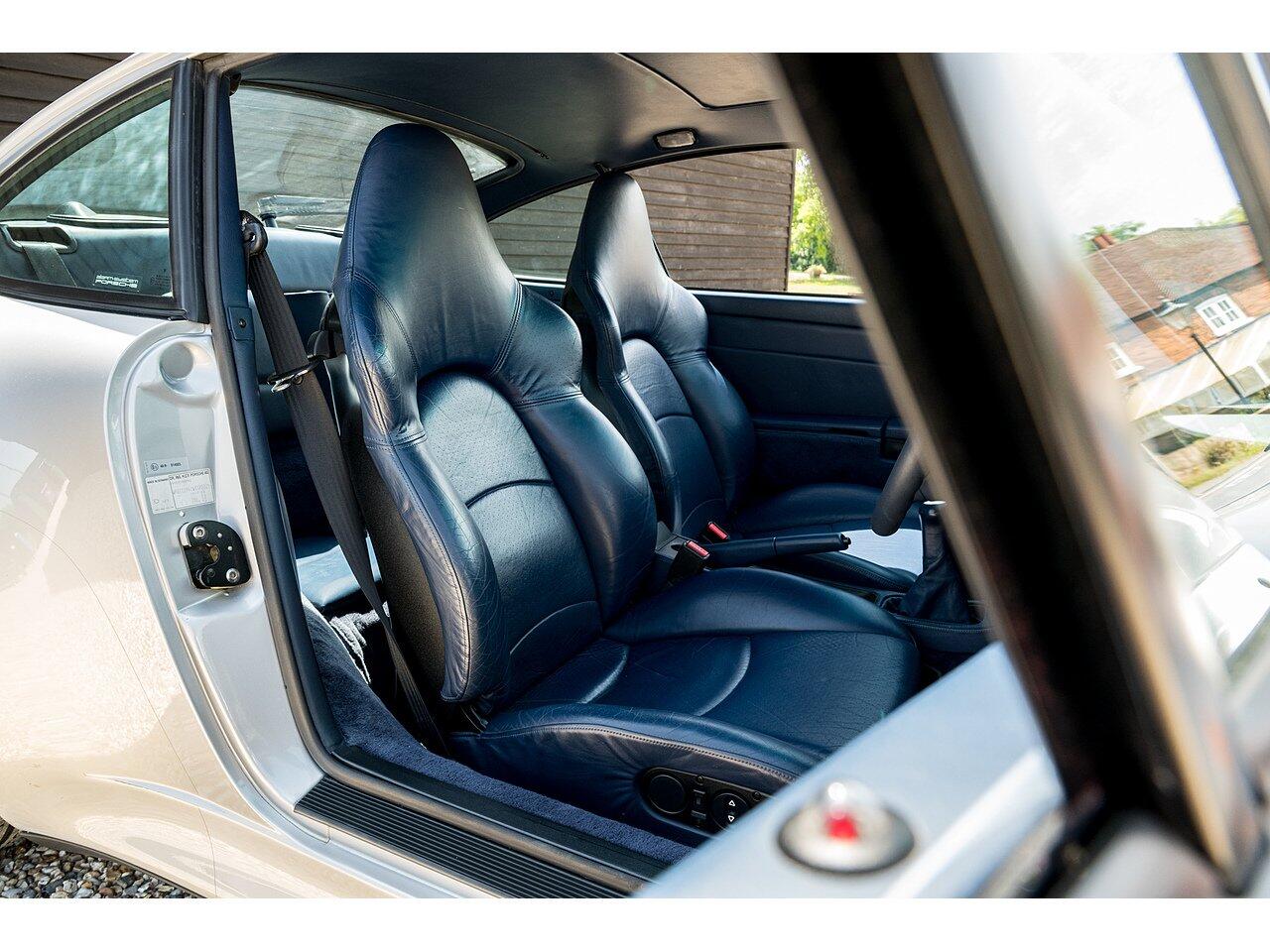 Porsche 911 view 25
