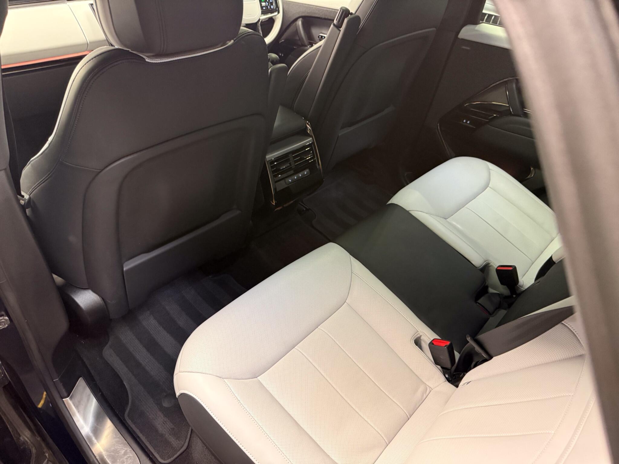 Land Rover Range Rover Sport view 29