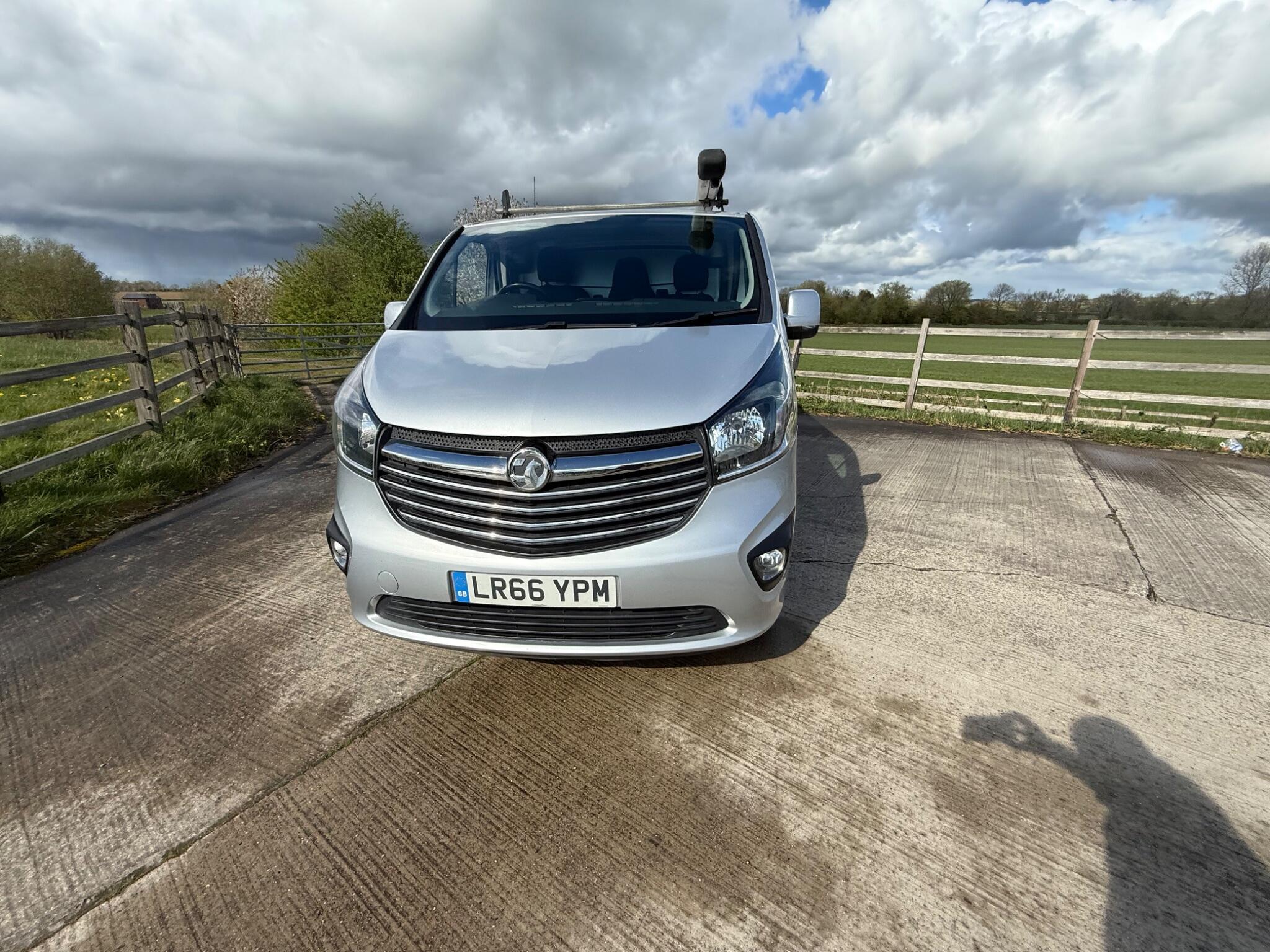 Vauxhall Vivaro 1.6 CDTi 2900 BiTurbo Sportive L1 H1 Euro 6 (s/s) 5dr — photo 5 of 98