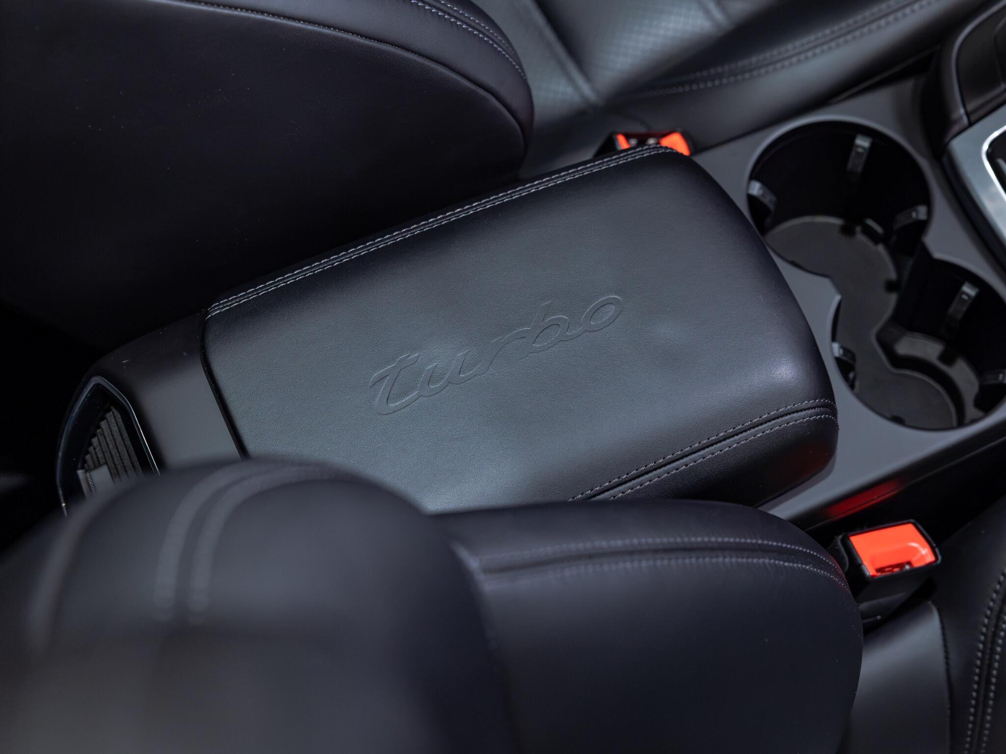 Porsche Macan view 23