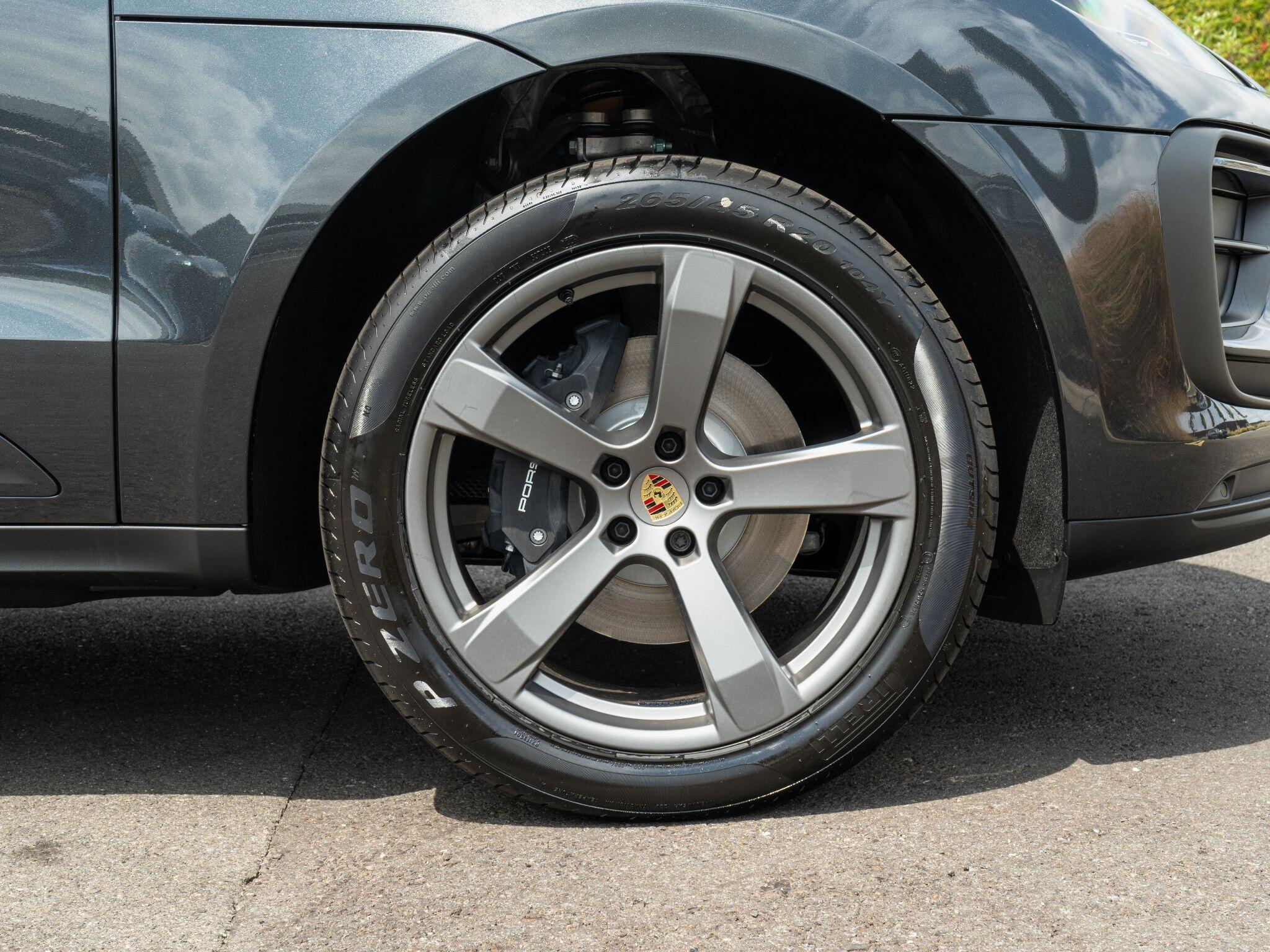 Porsche Macan view 15