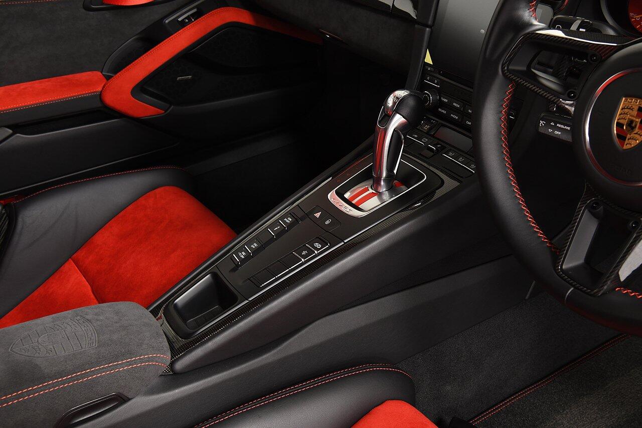Porsche 911 view 19