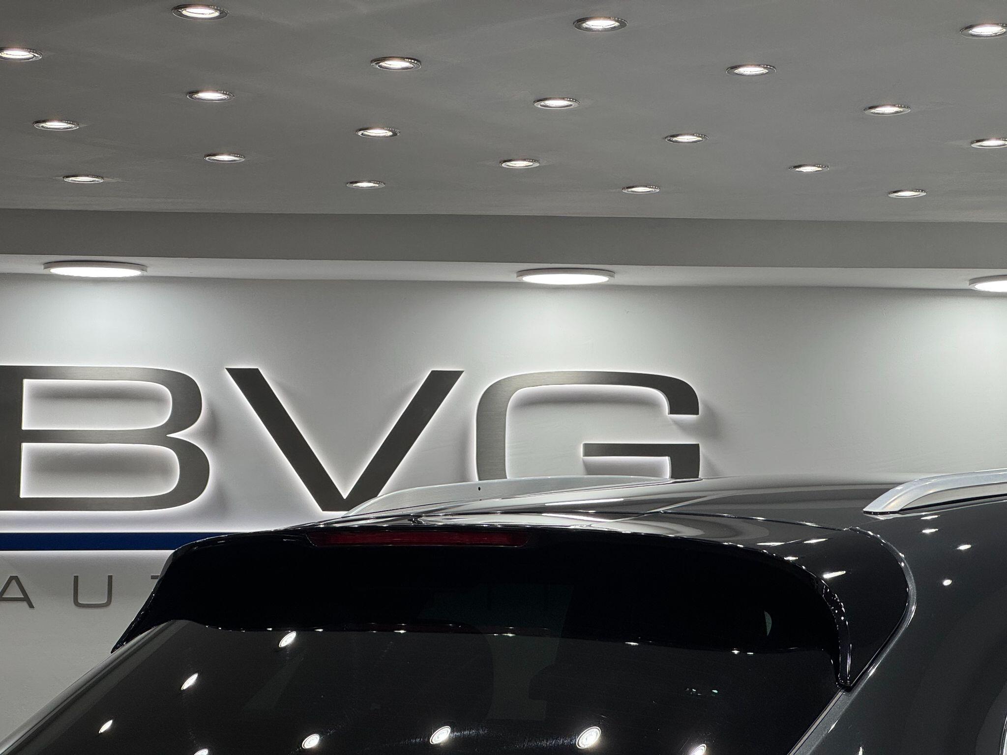 Porsche Macan view 19