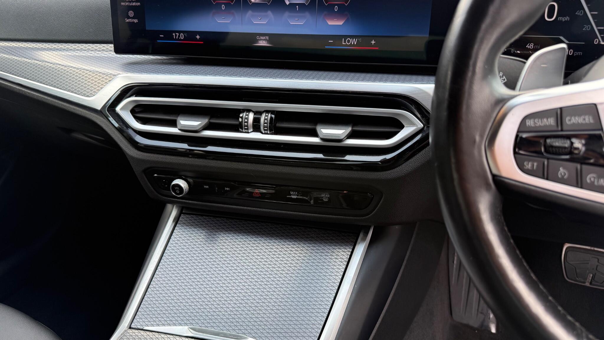 BMW 3 Series view 24