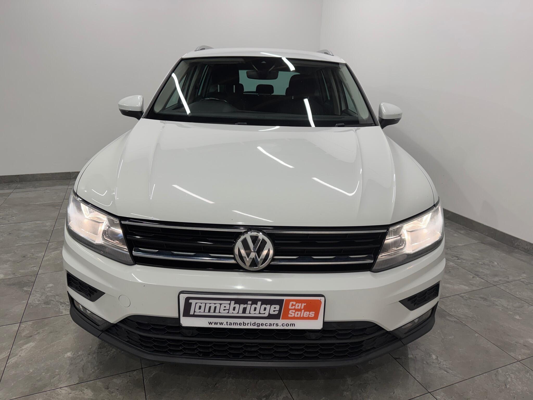 Volkswagen Tiguan view 3