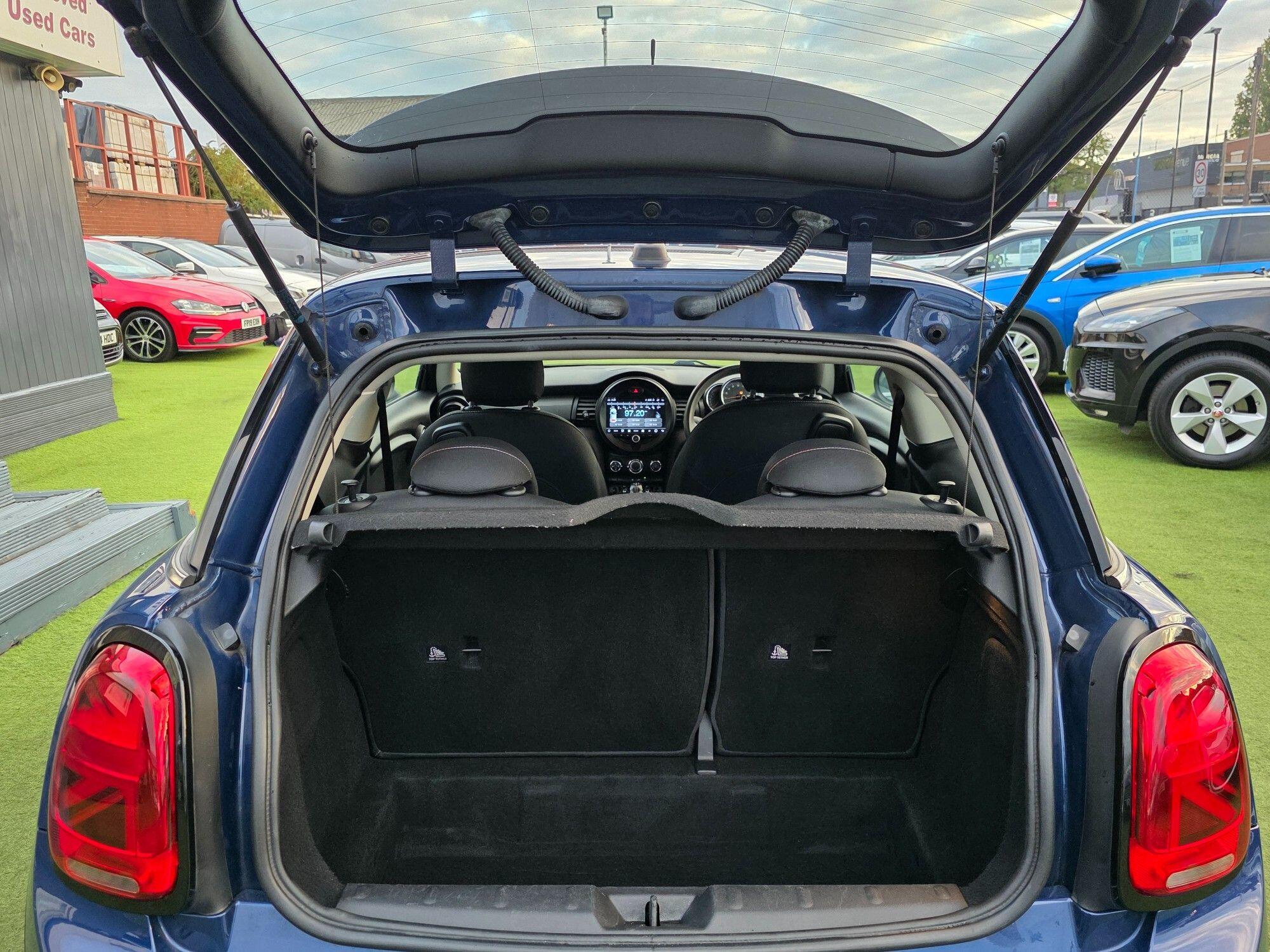Mini Hatch view 13