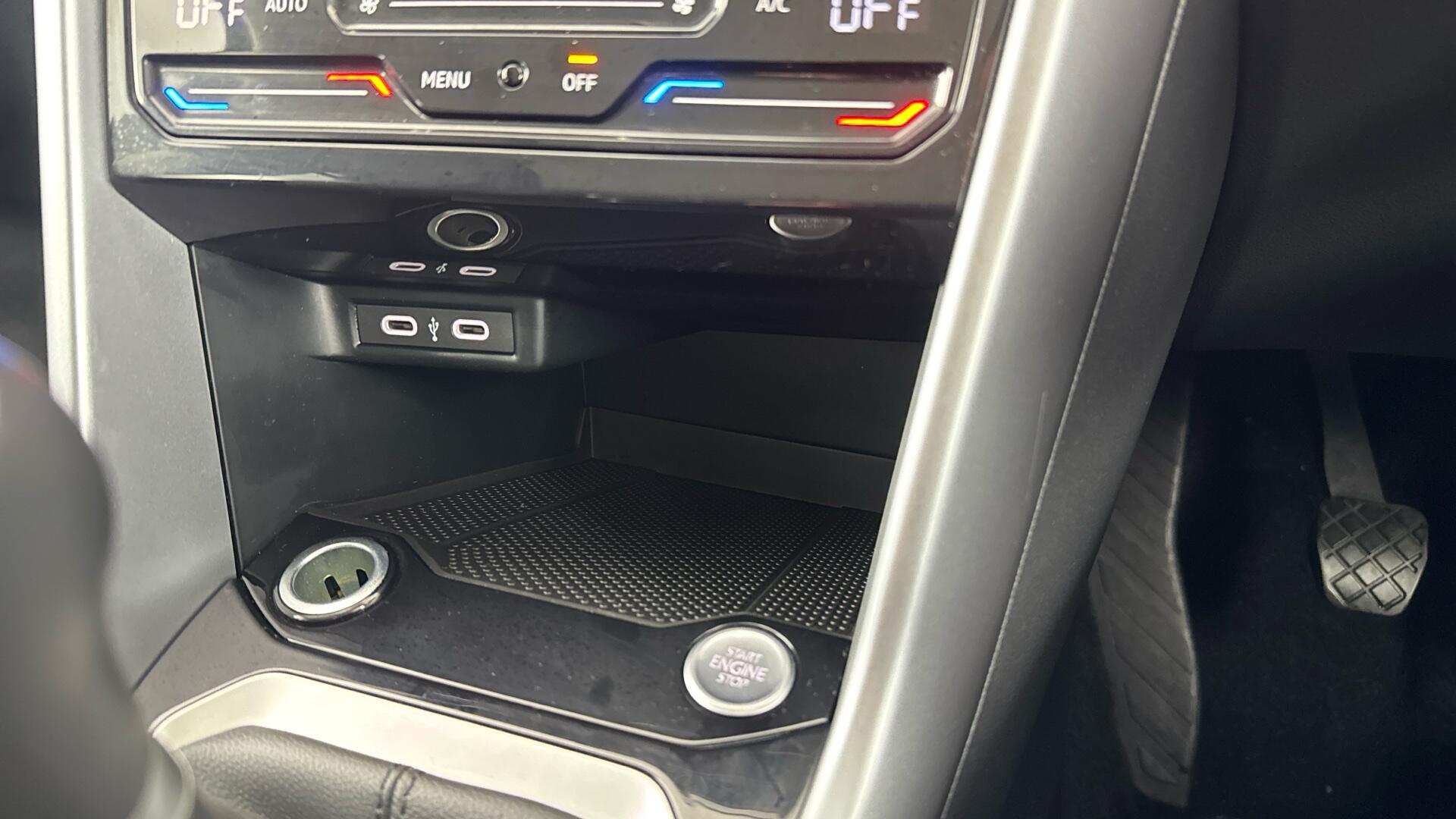 Volkswagen T-Roc view 34
