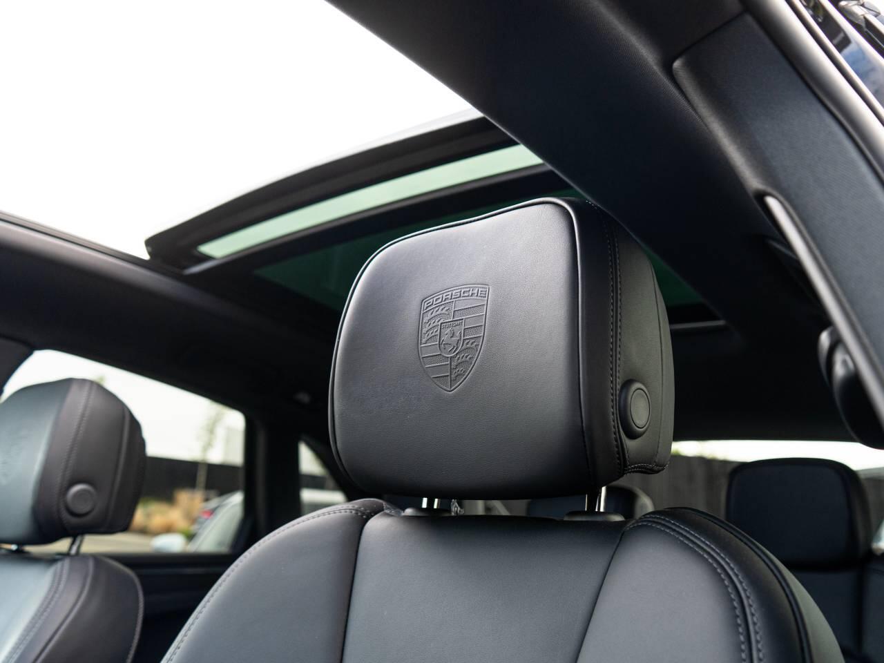 Porsche Macan view 30