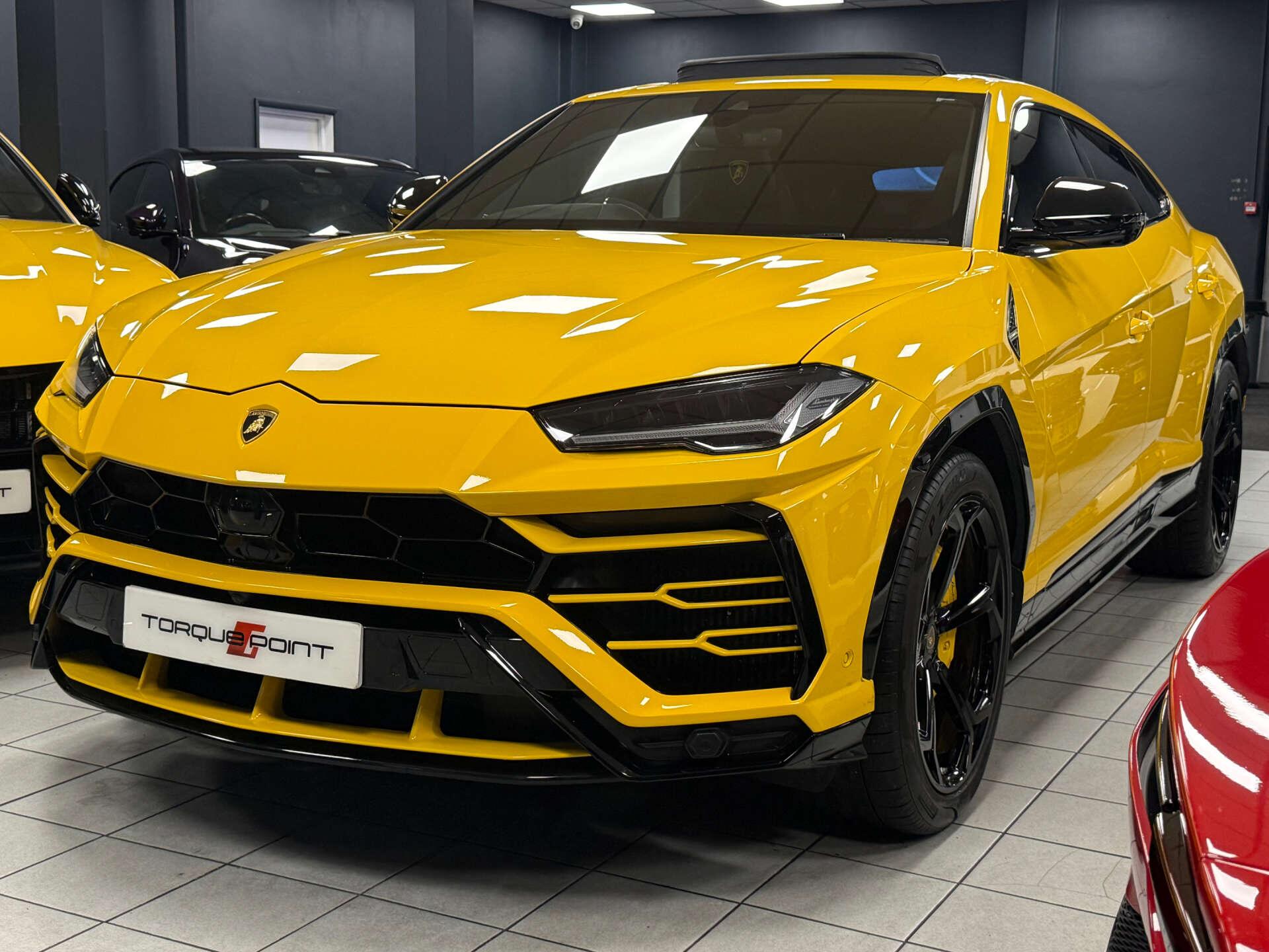 Lamborghini Urus view 4