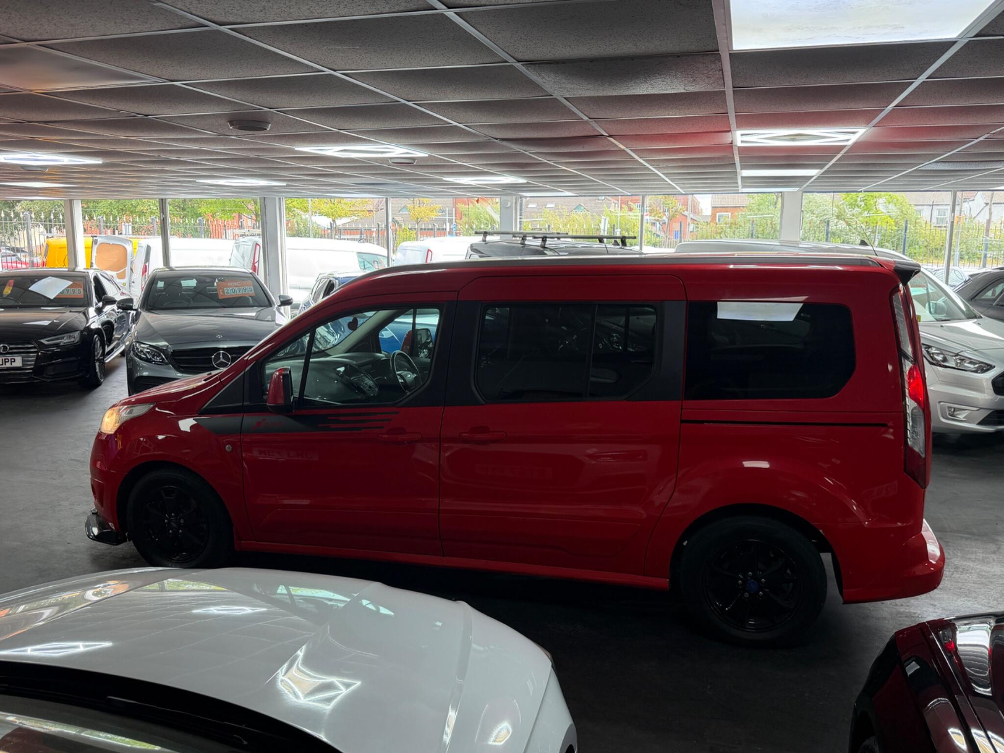 Ford Grand Tourneo Connect view 12