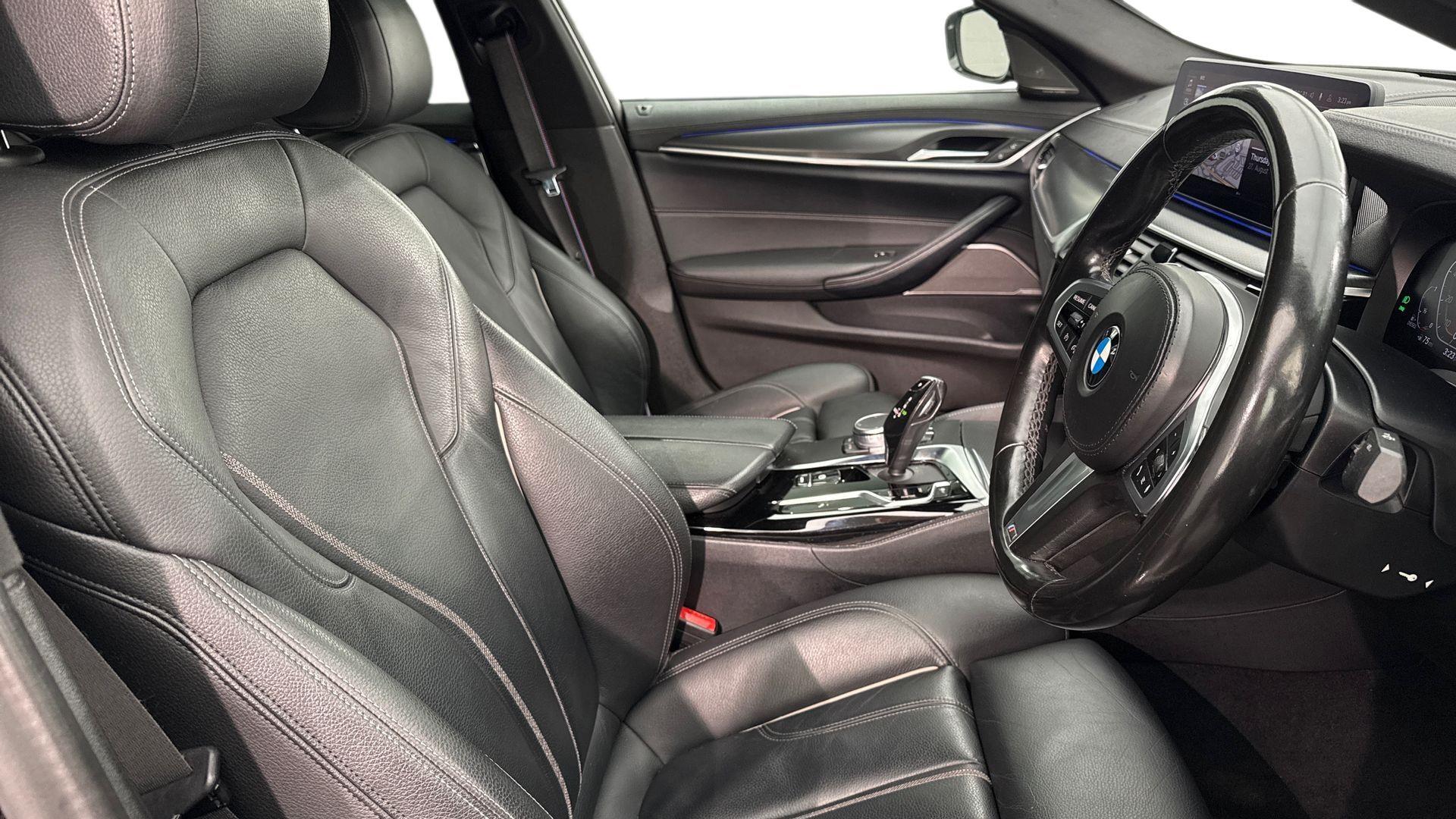 BMW 5 Series view 11