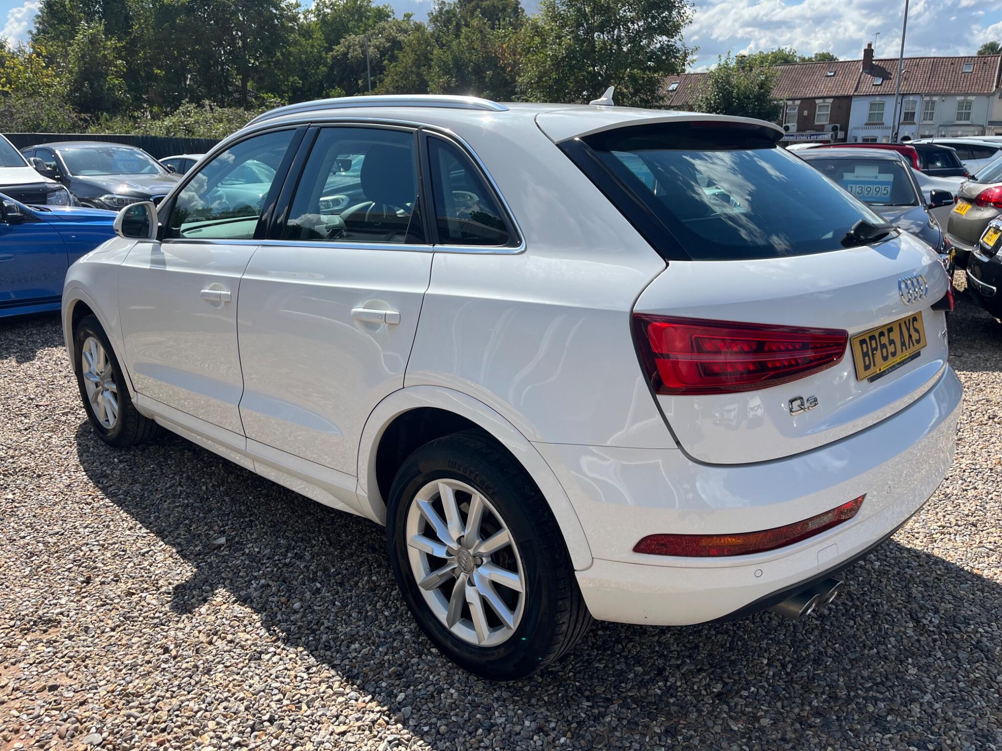 Audi Q3 view 7