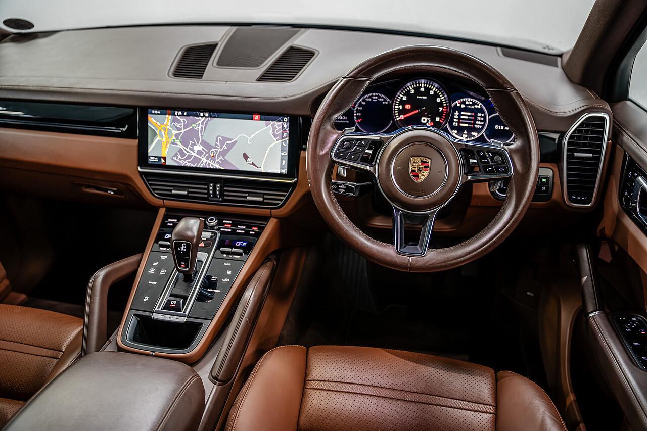 Porsche Cayenne view 9